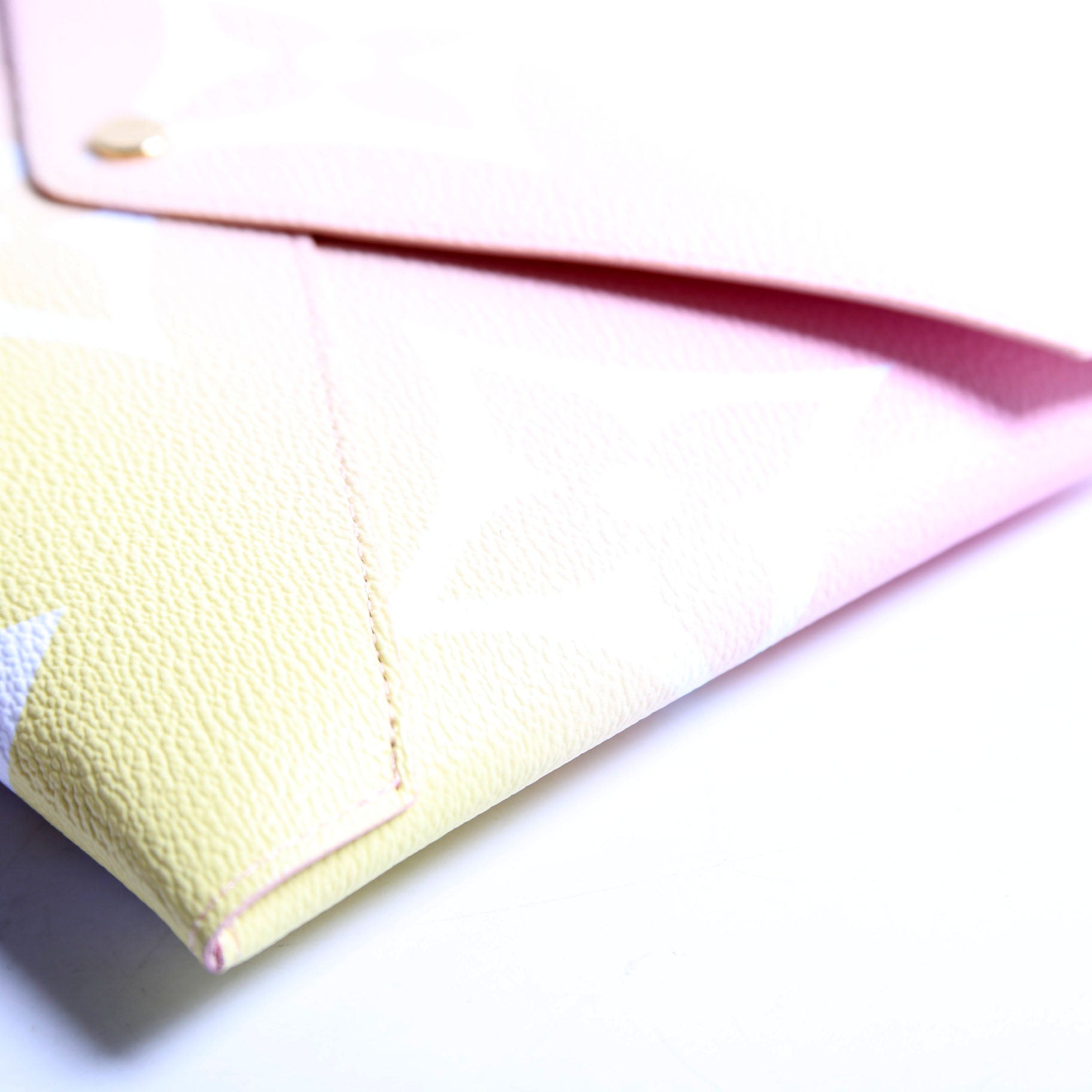 Pochette Kirigami 3-Piece By The Pool