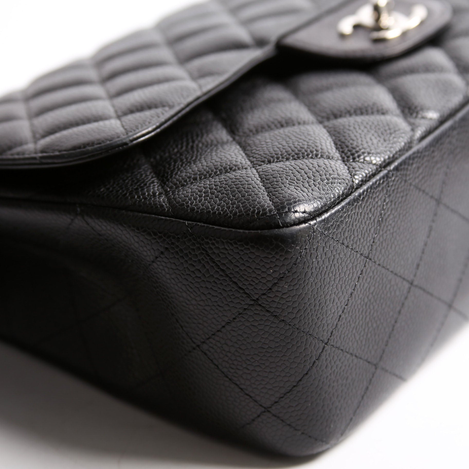Classic Flap Jumbo Caviar 10-13M