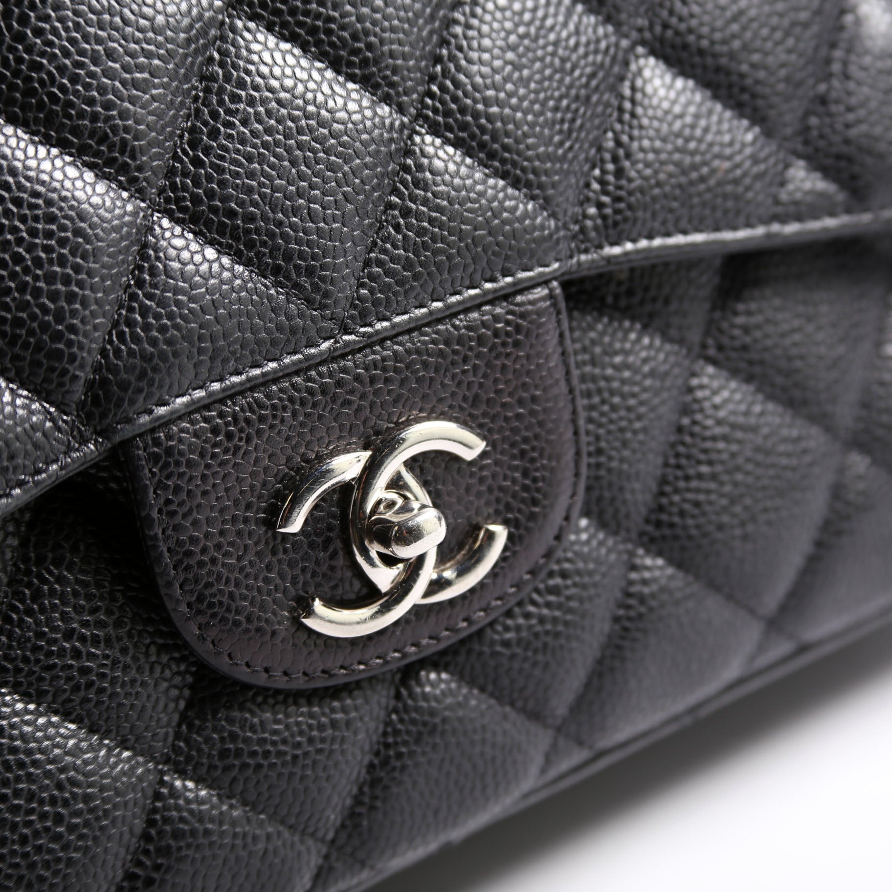Classic Flap Jumbo Caviar 10-13M