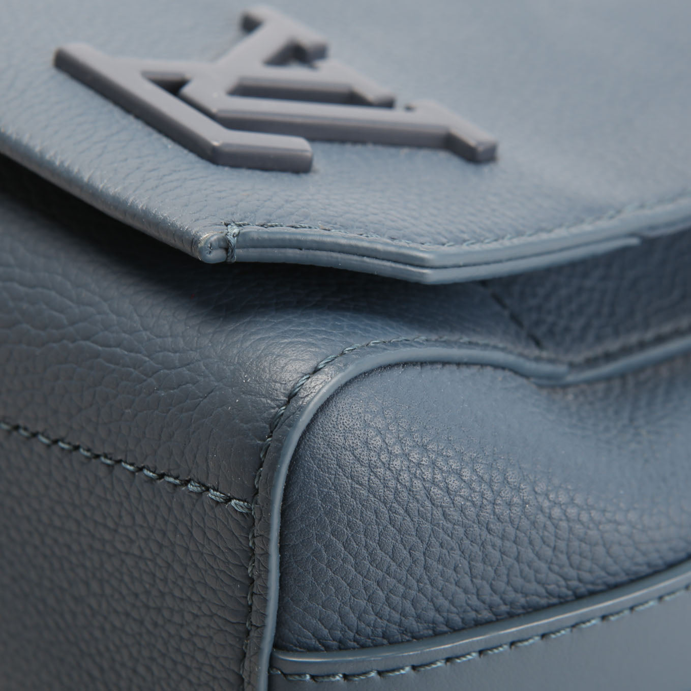 Takeoff Messenger Aerogram Calfskin Blue