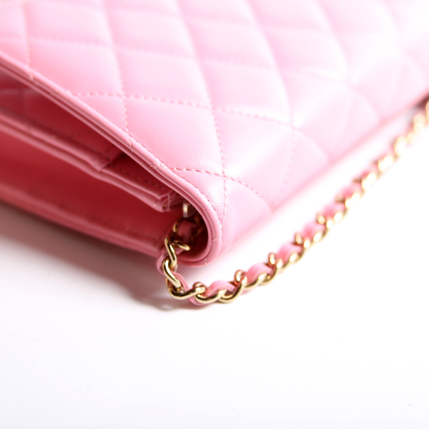 WOC Classic Quitled Lambskin RFID Pink