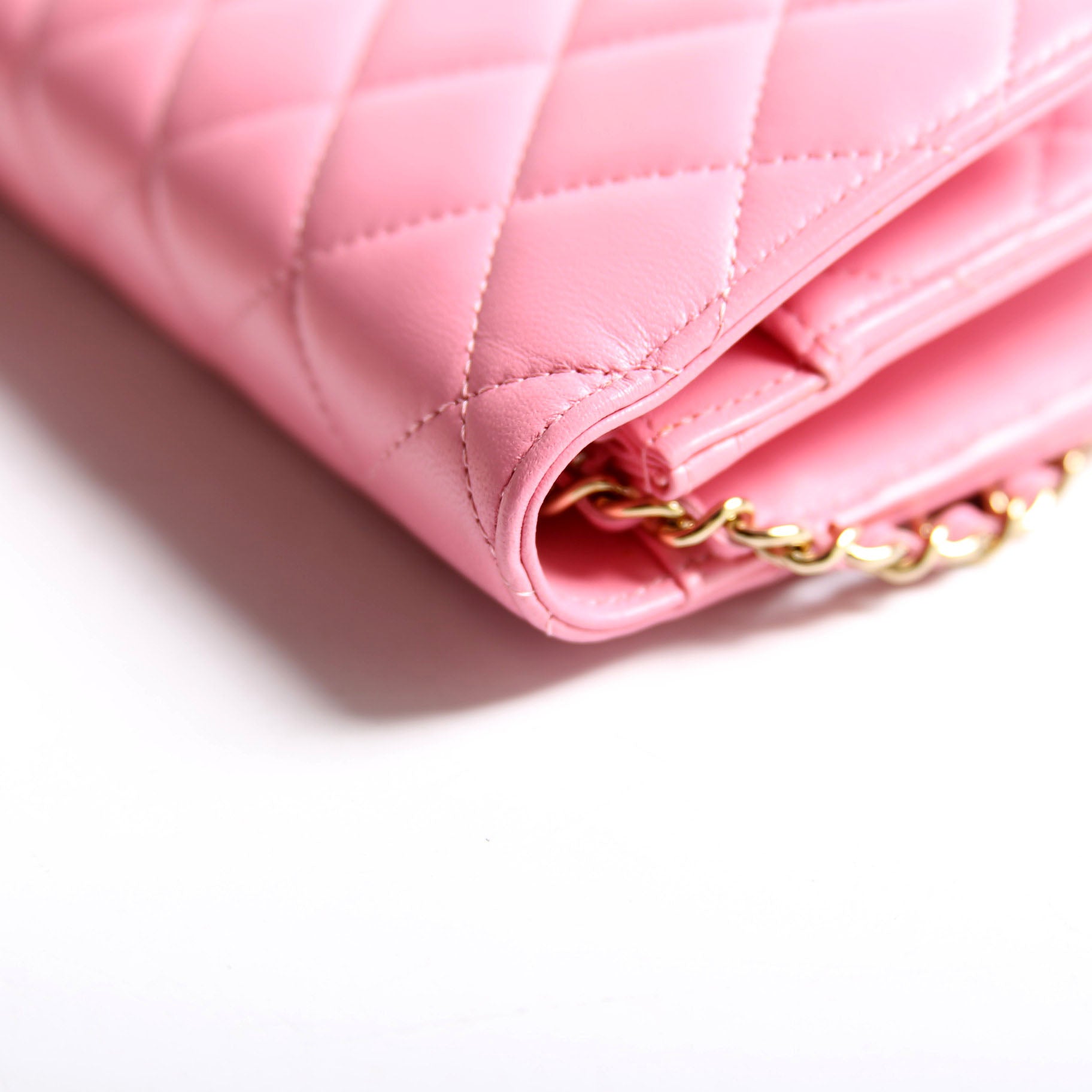WOC Classic Quitled Lambskin RFID Pink