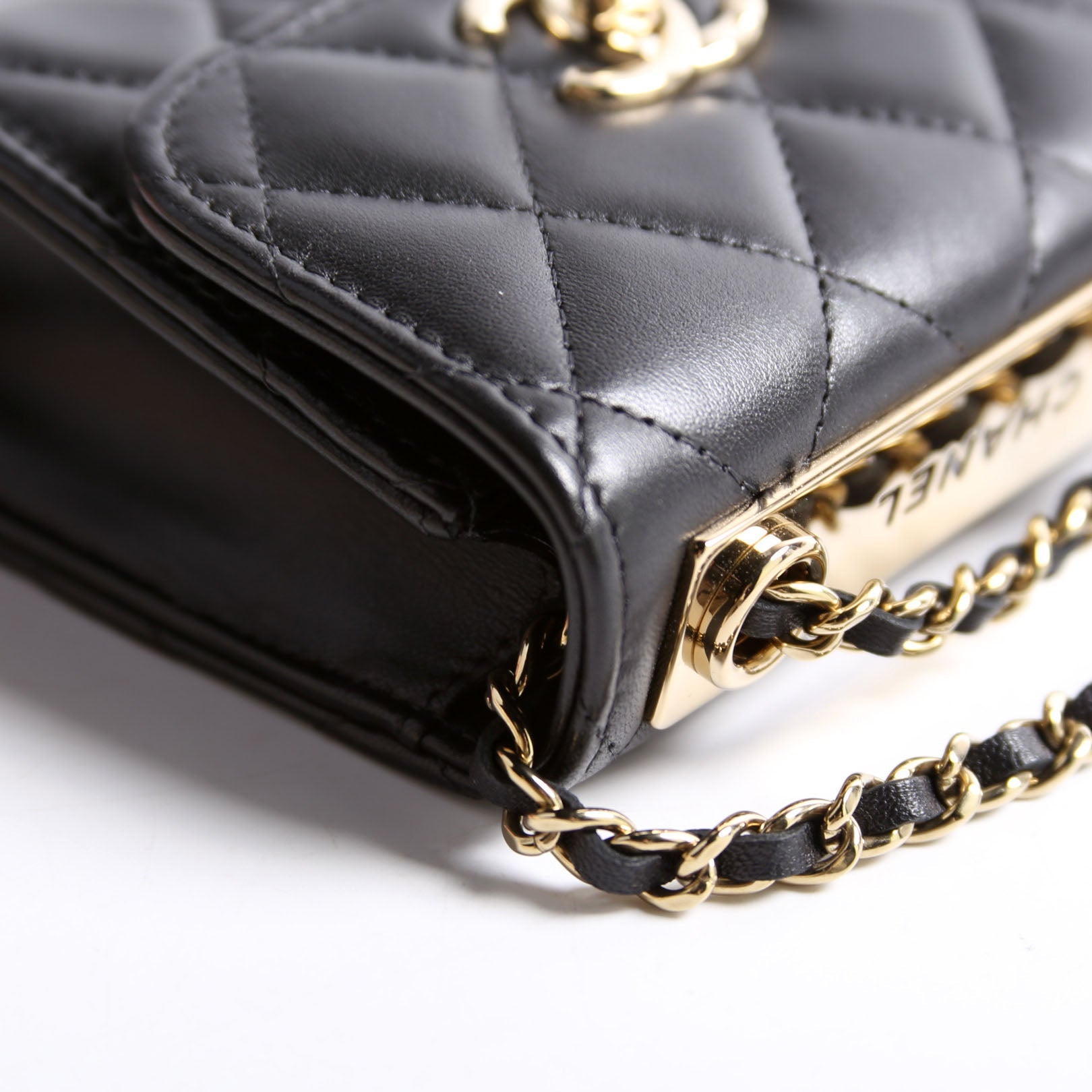 Trendy CC Clutch With Chain Quilted Lambskin 32M Black