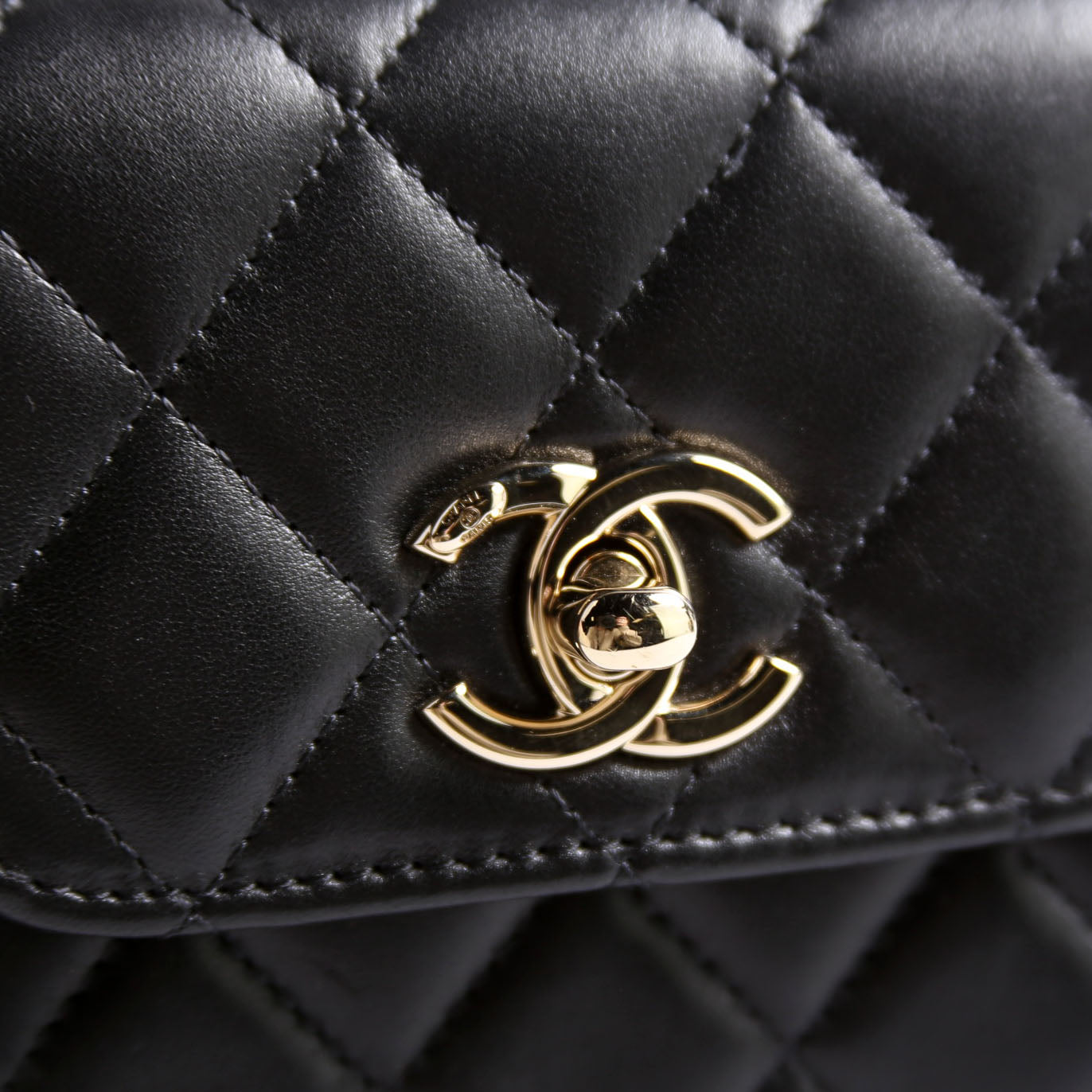 Trendy CC Clutch With Chain Quilted Lambskin 32M Black