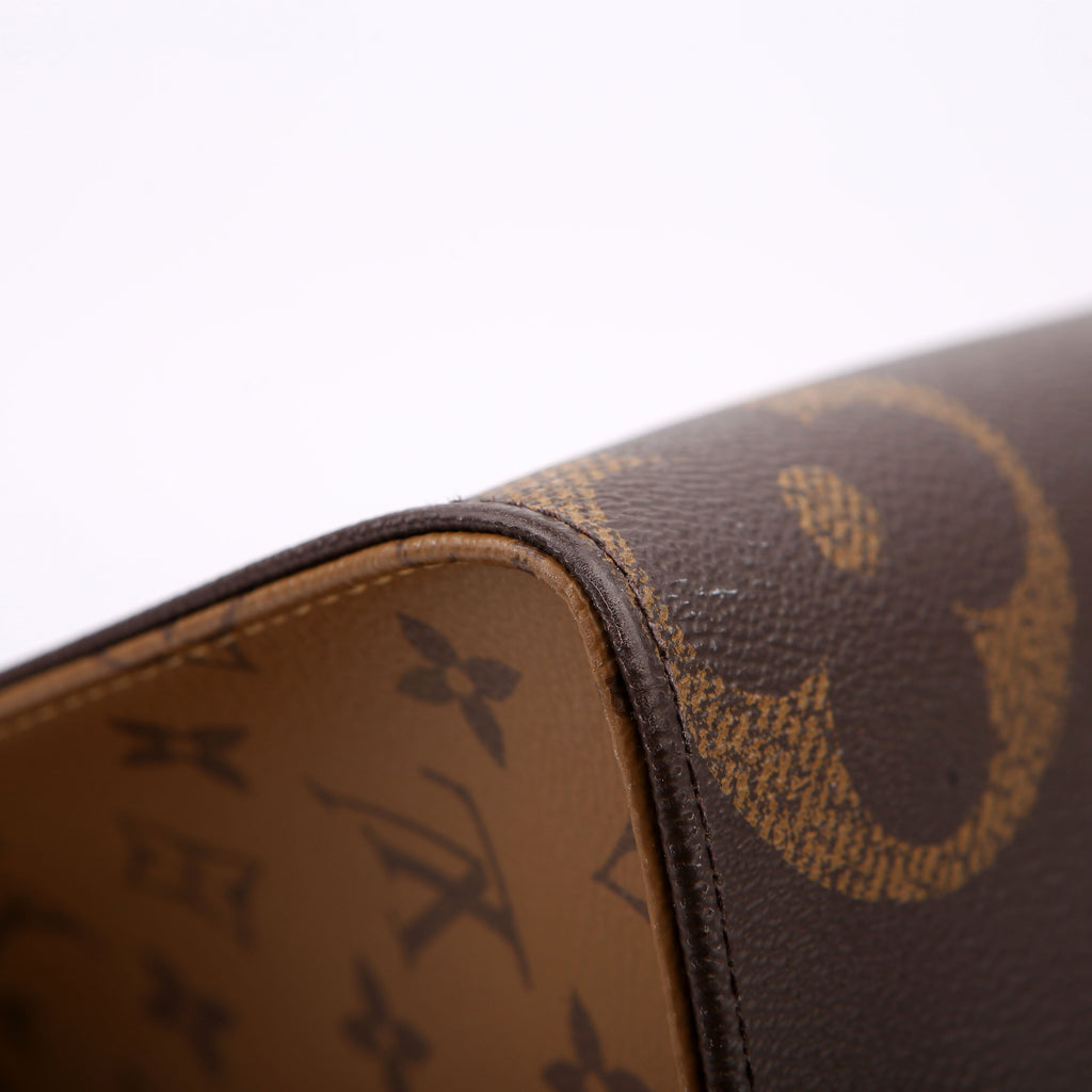 ONTHEGO MM Reverse Monogram Black