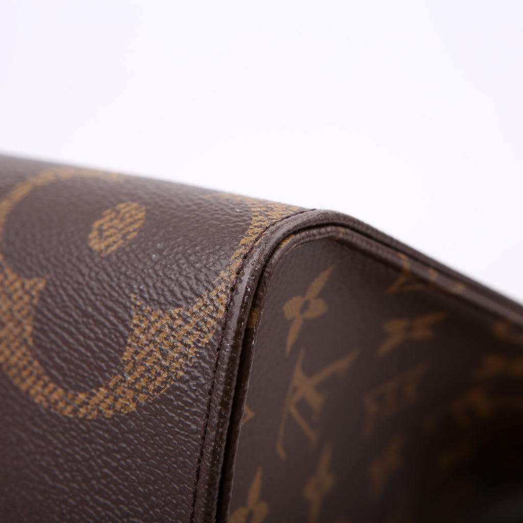 ONTHEGO MM Reverse Monogram Black