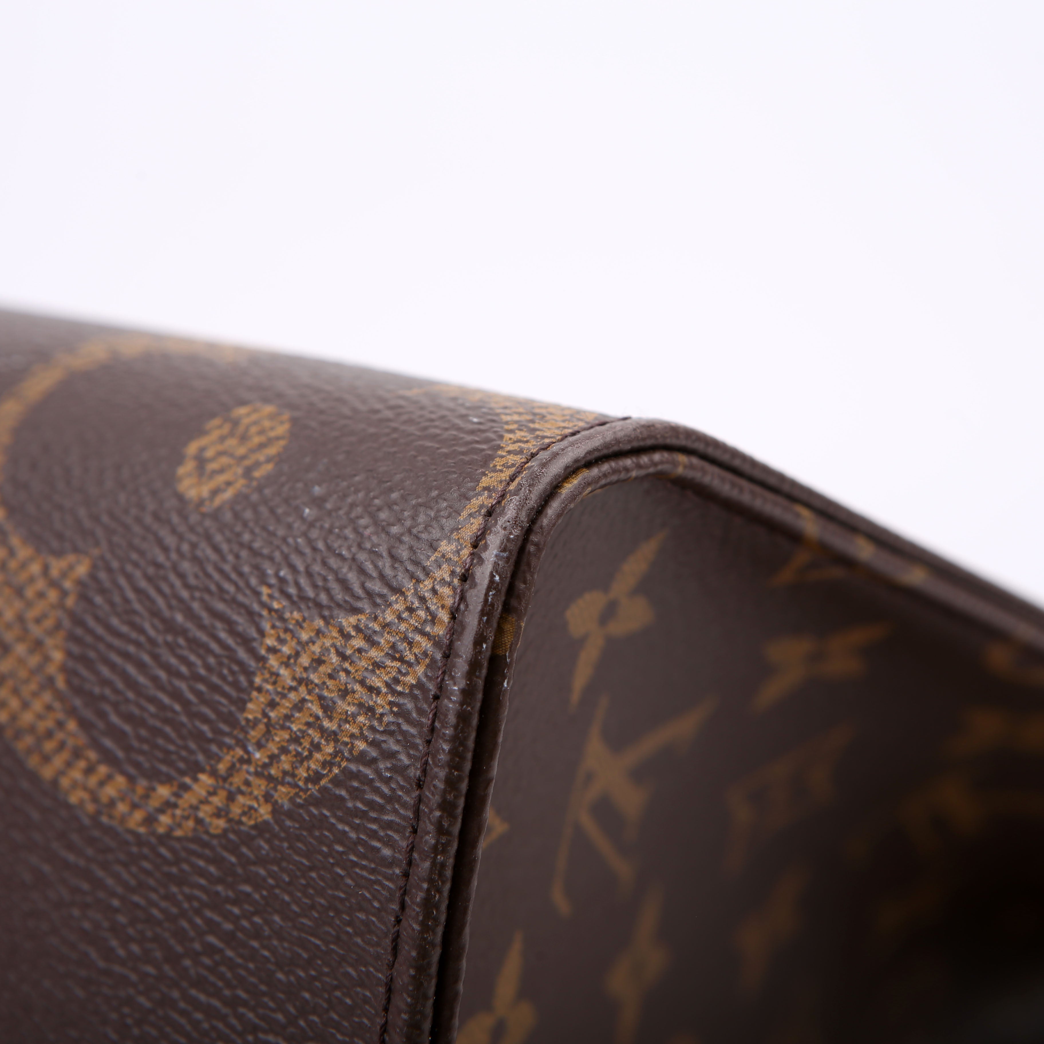 ONTHEGO MM Reverse Monogram Black