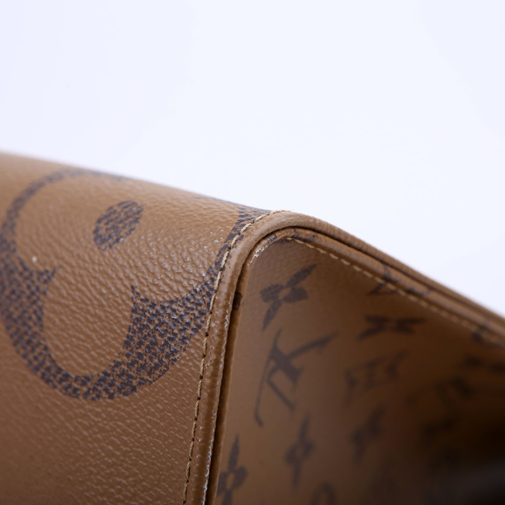 ONTHEGO MM Reverse Monogram Black