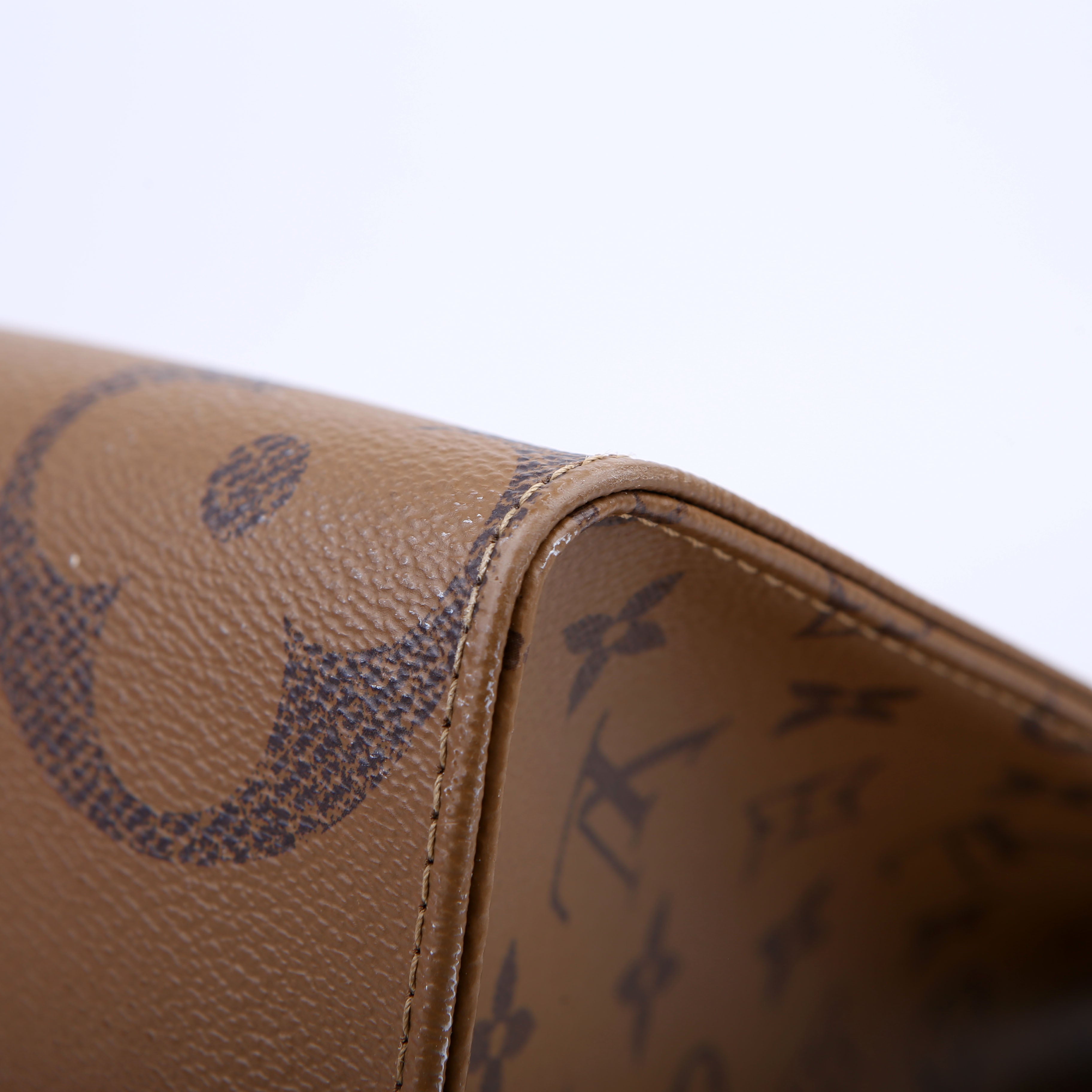 ONTHEGO MM Reverse Monogram Black