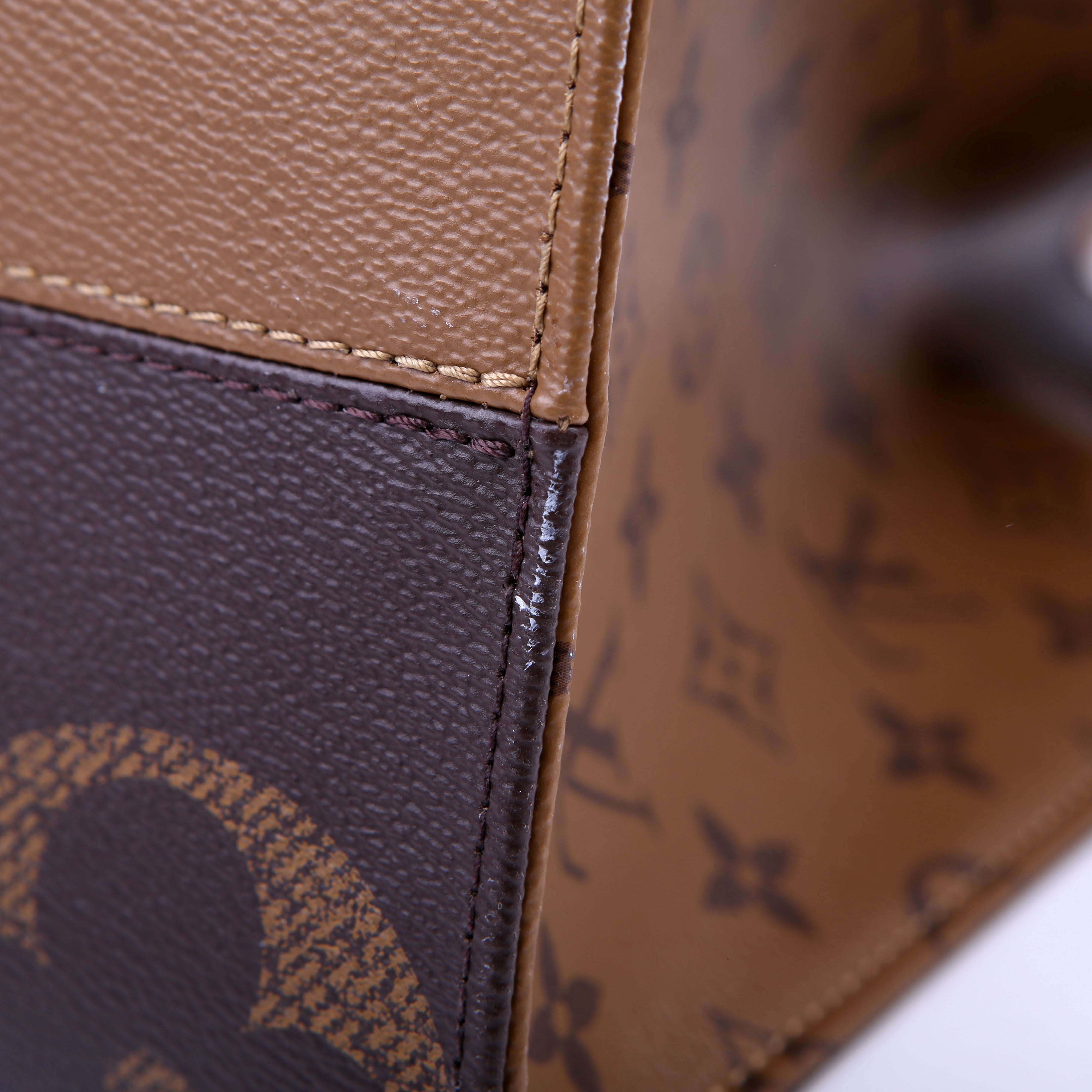 ONTHEGO MM Reverse Monogram Black