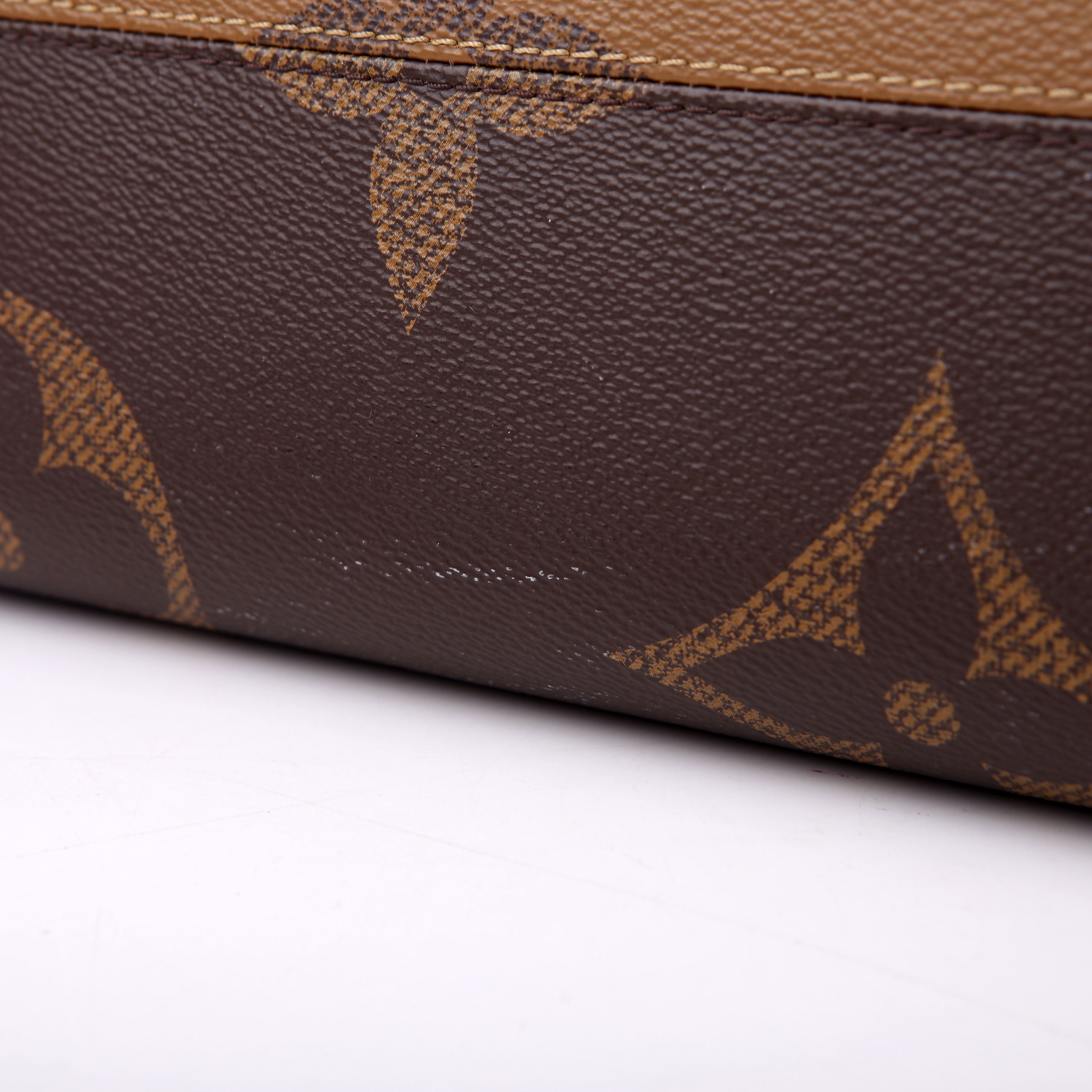 ONTHEGO MM Reverse Monogram Black