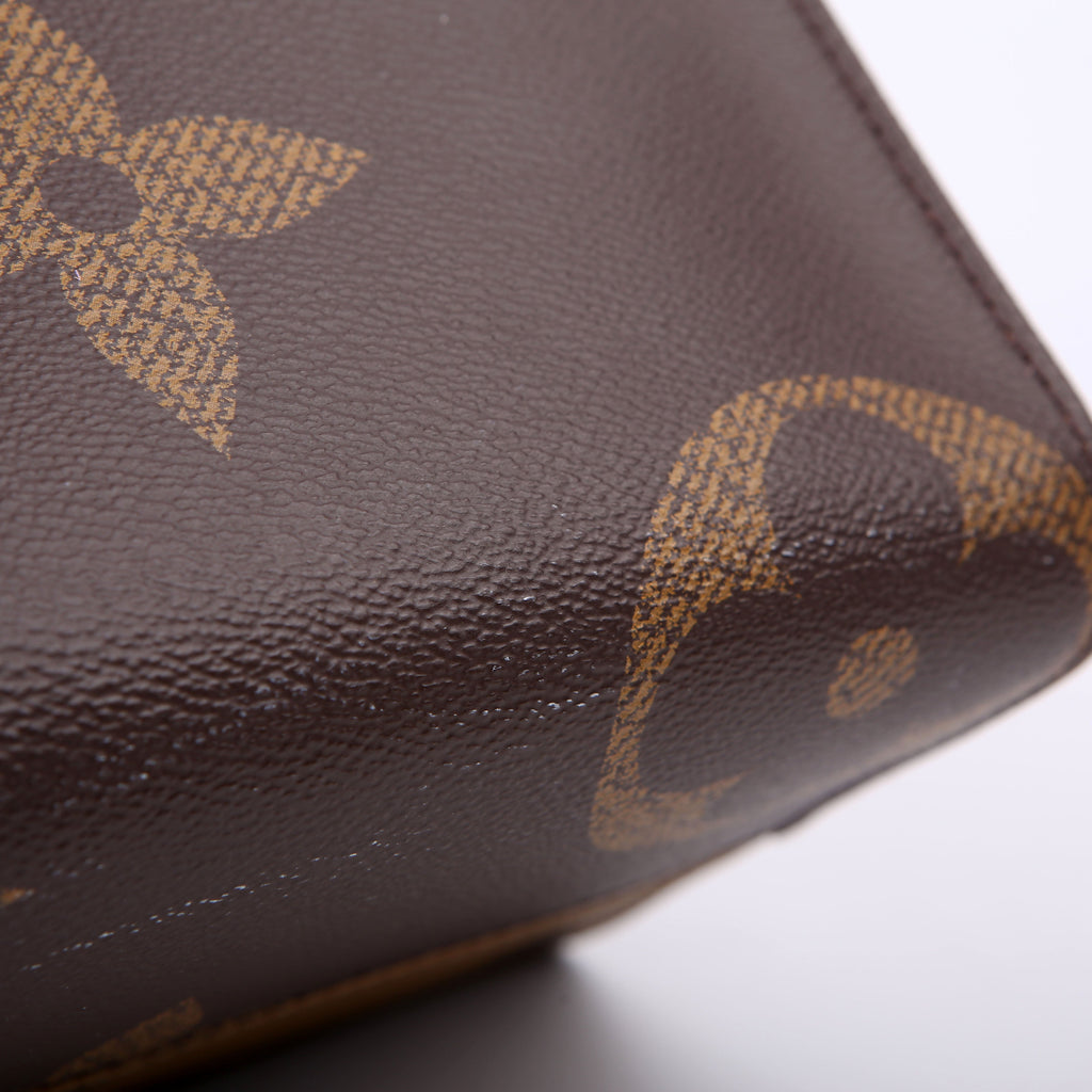 ONTHEGO MM Reverse Monogram Black