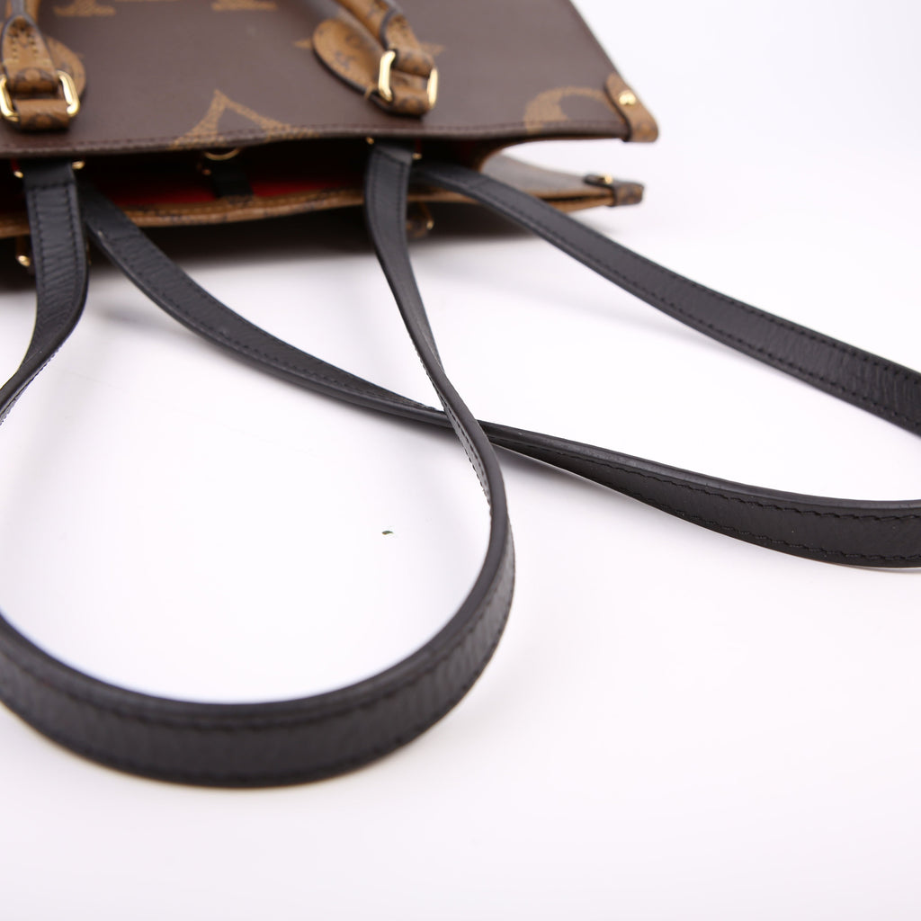 ONTHEGO MM Reverse Monogram Black