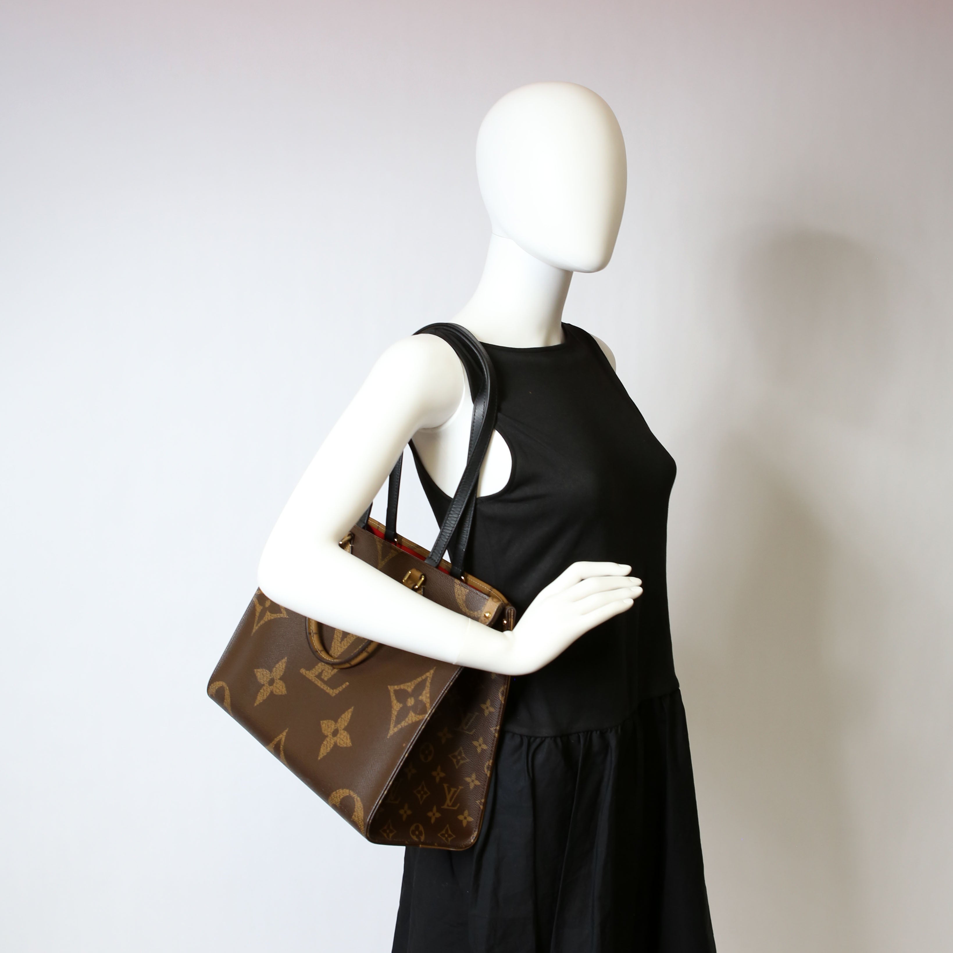 ONTHEGO MM Reverse Monogram Black