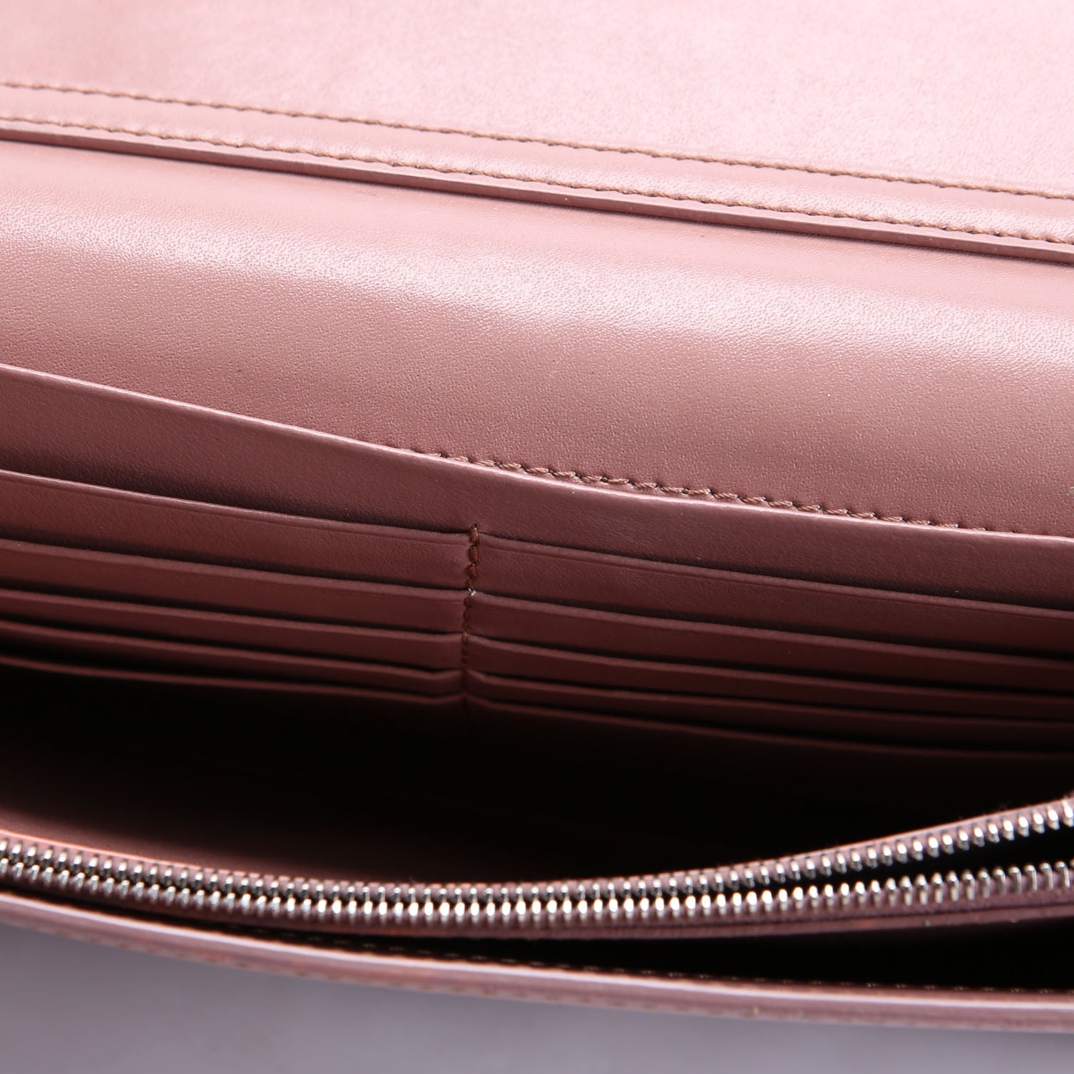 Fendi 8BS004 F is Fendi Wallet On Chain Mauve