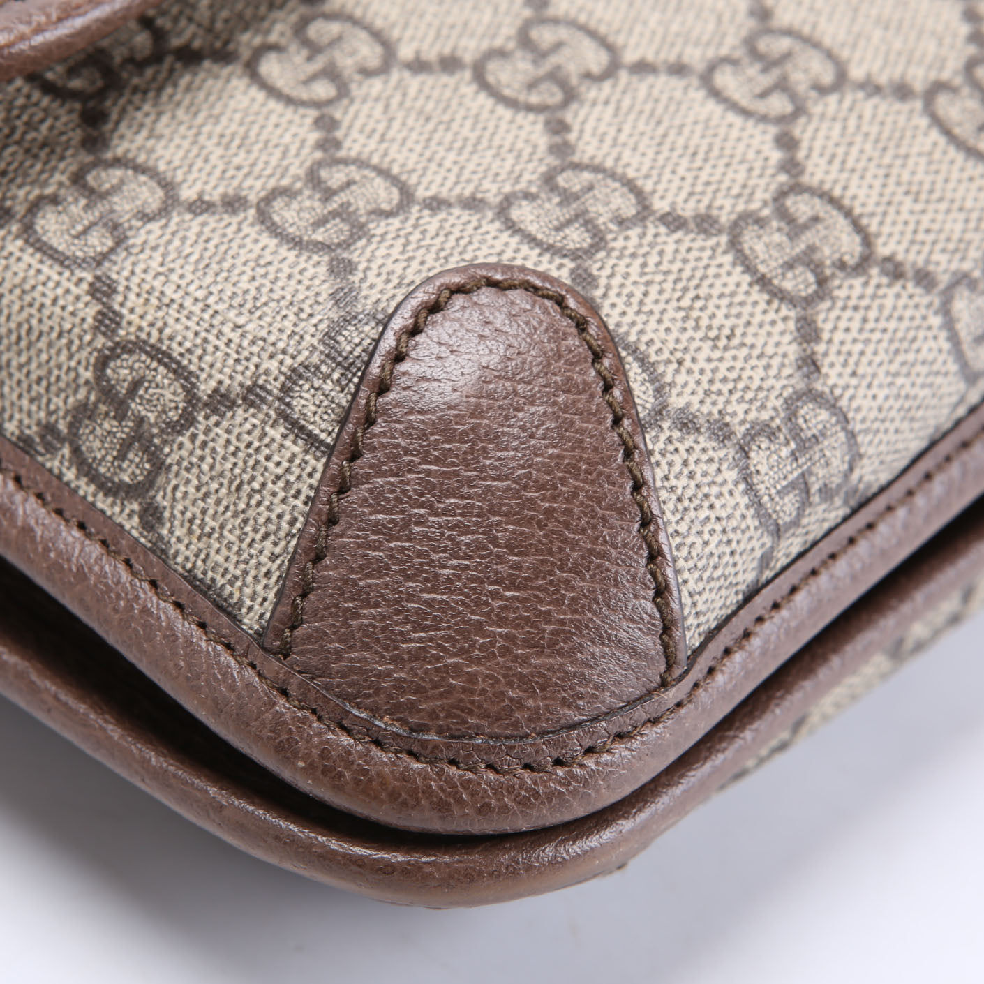 Gucci 501050 GG Supreme Neo Messenger Small