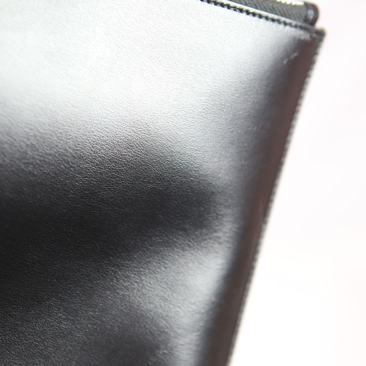 Logo Calfskin Leather Clutch 397294 Black