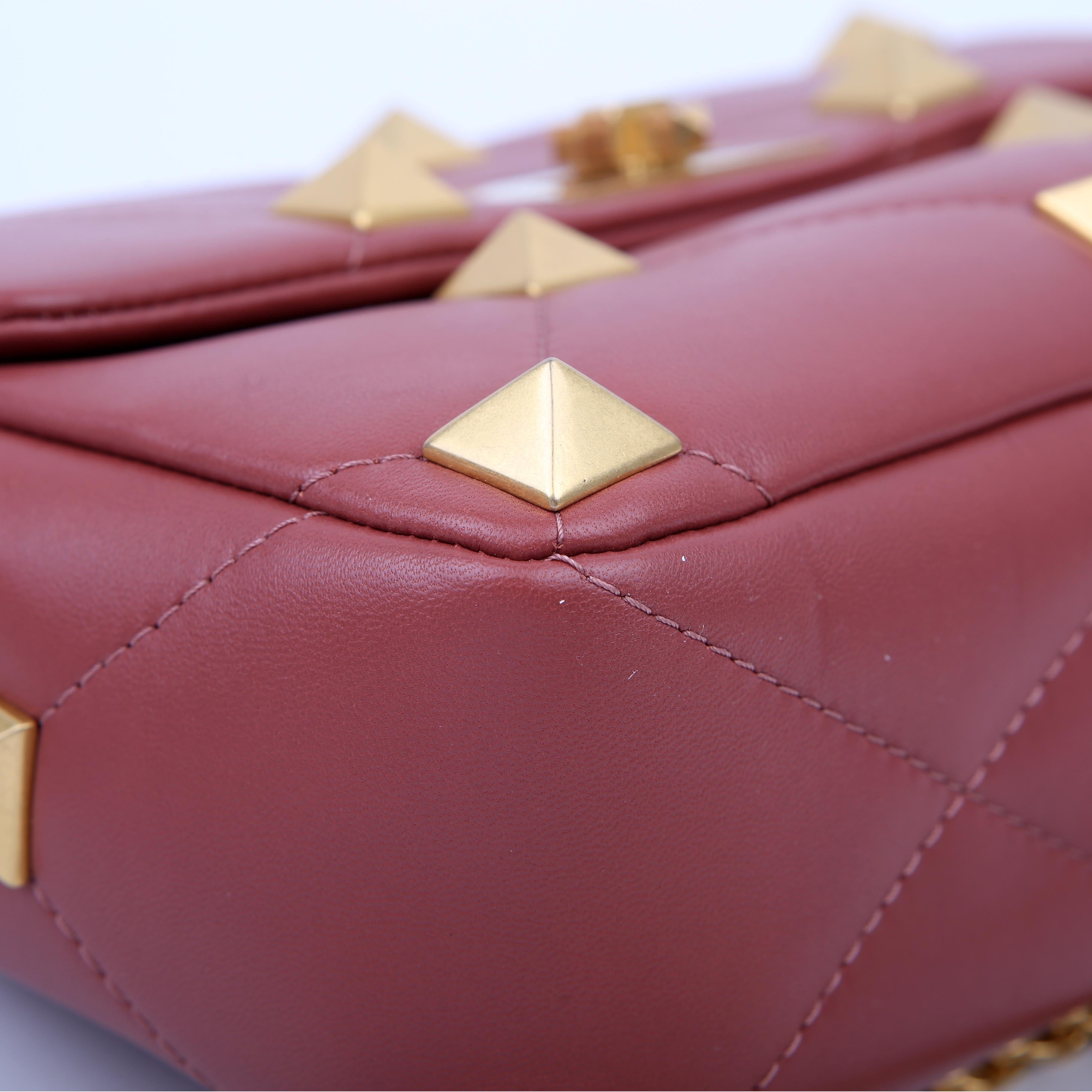 Roman Stud Medium Shoulder Bag Pink