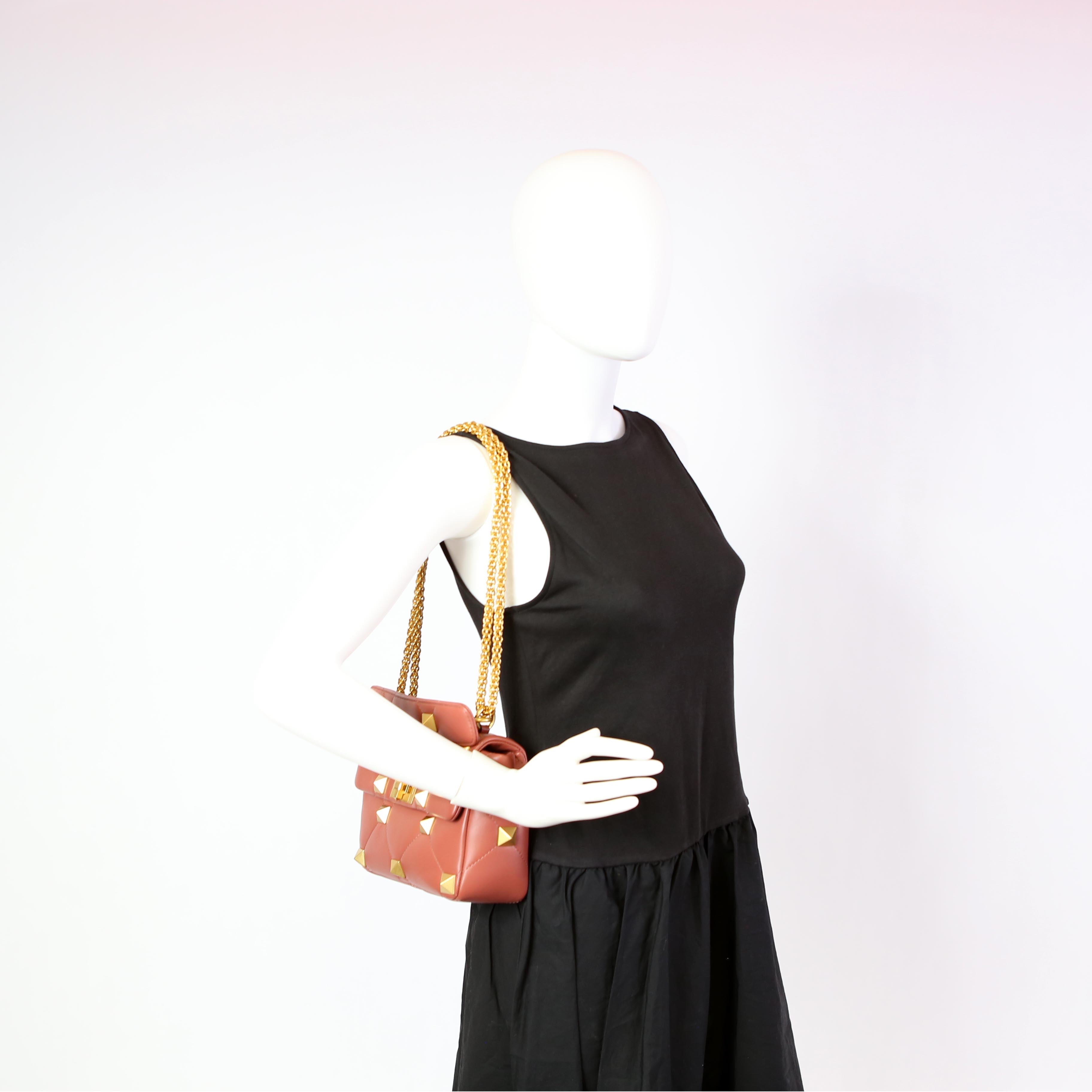 Roman Stud Medium Shoulder Bag Pink