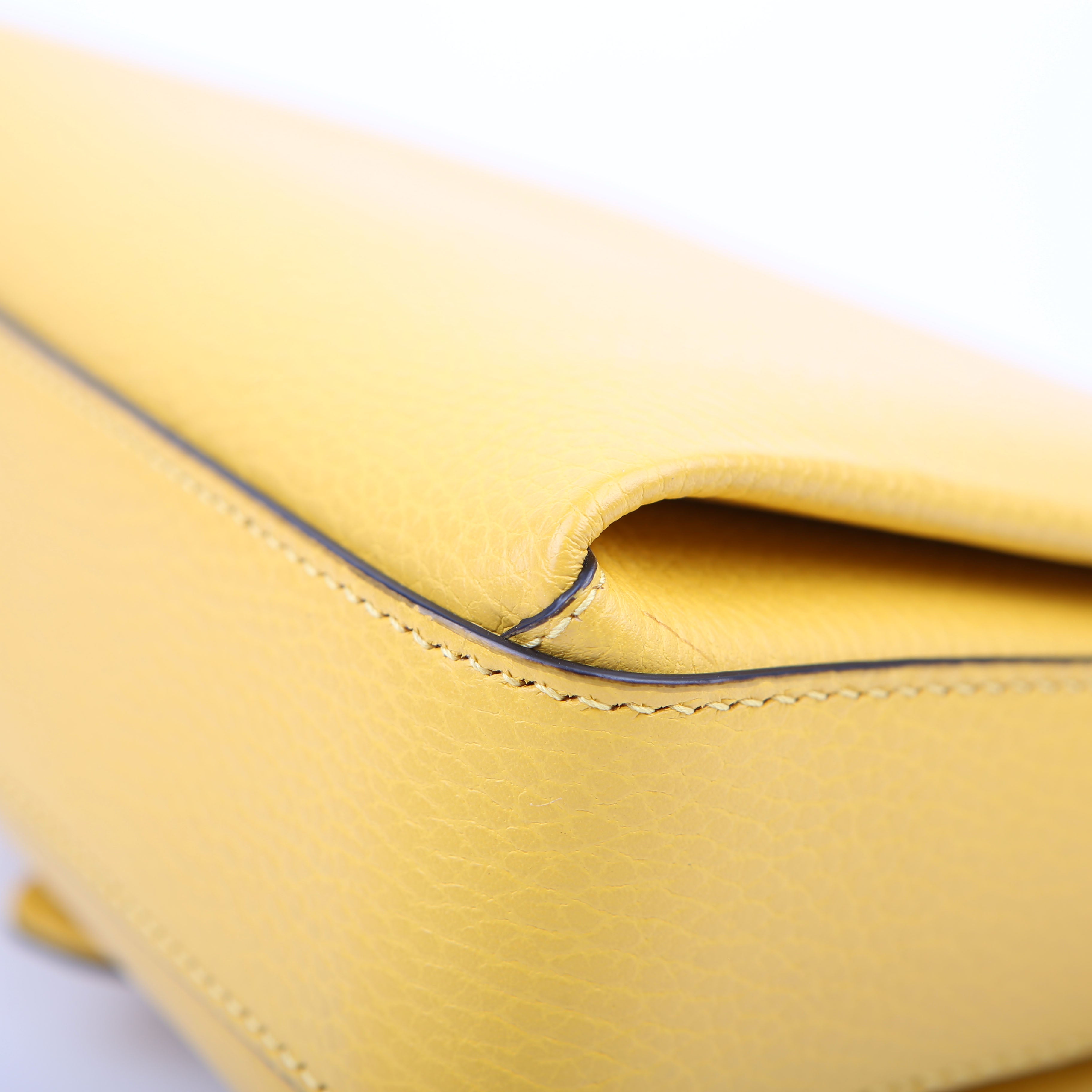 Gucci 607720 Interlocking Small Crossbody Yellow