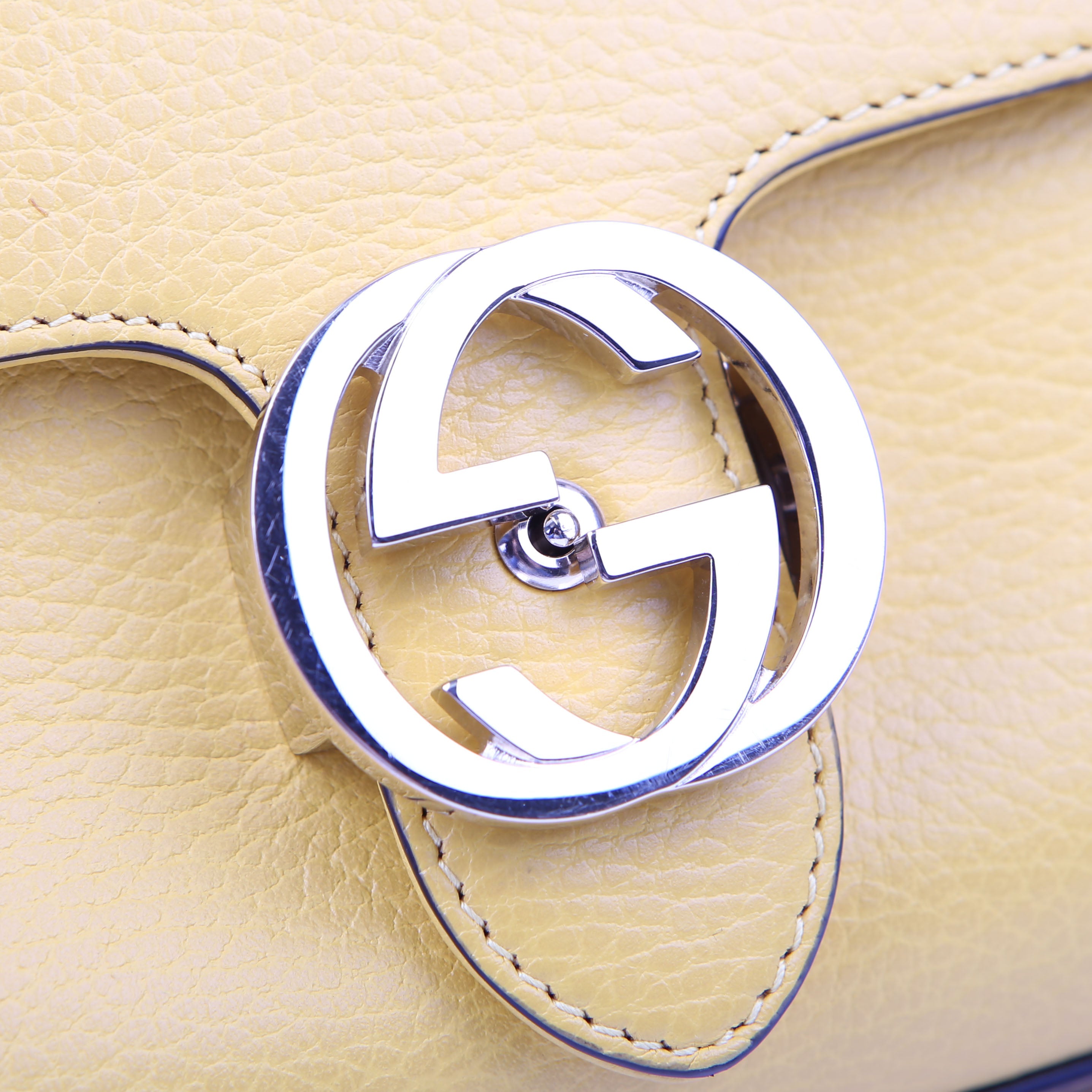 Gucci 607720 Interlocking Small Crossbody Yellow