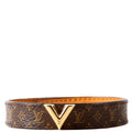 Essential V Monogram Size 19