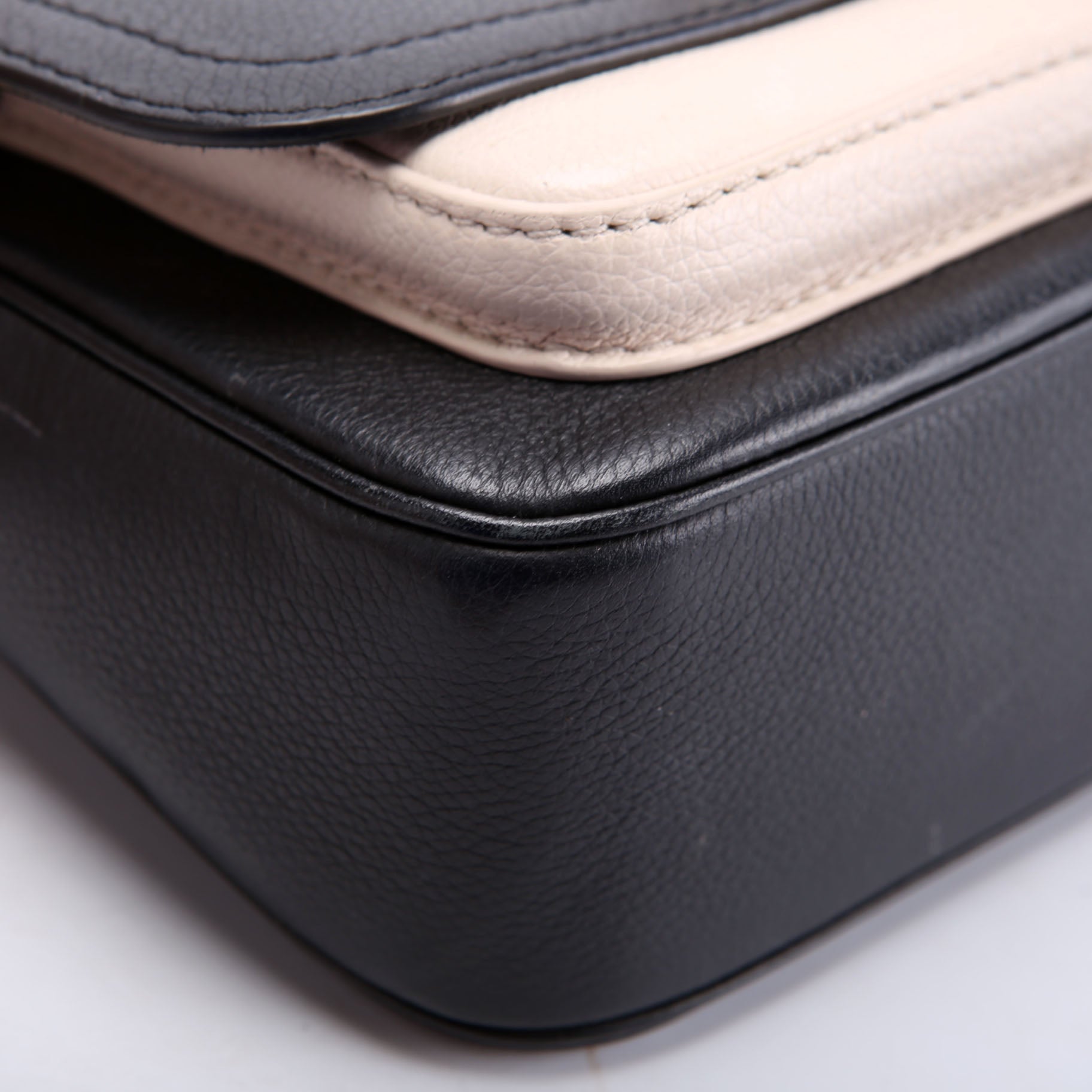 Lockme Tender Supple Calfskin Black/Cream