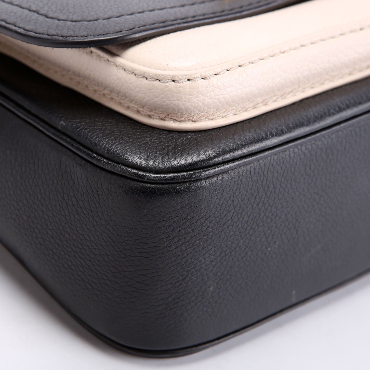 Lockme Tender Supple Calfskin Black/Cream