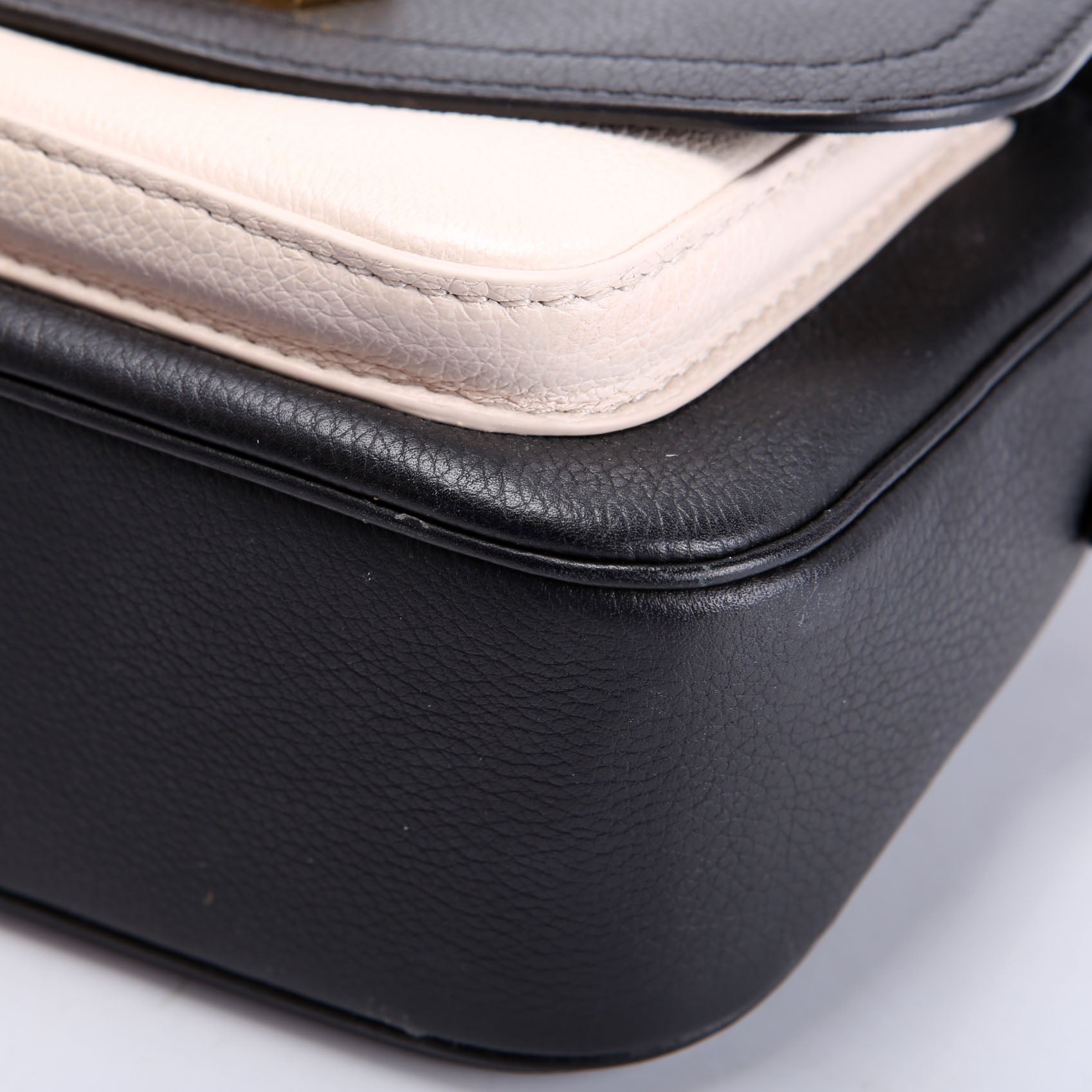 Lockme Tender Supple Calfskin Black/Cream