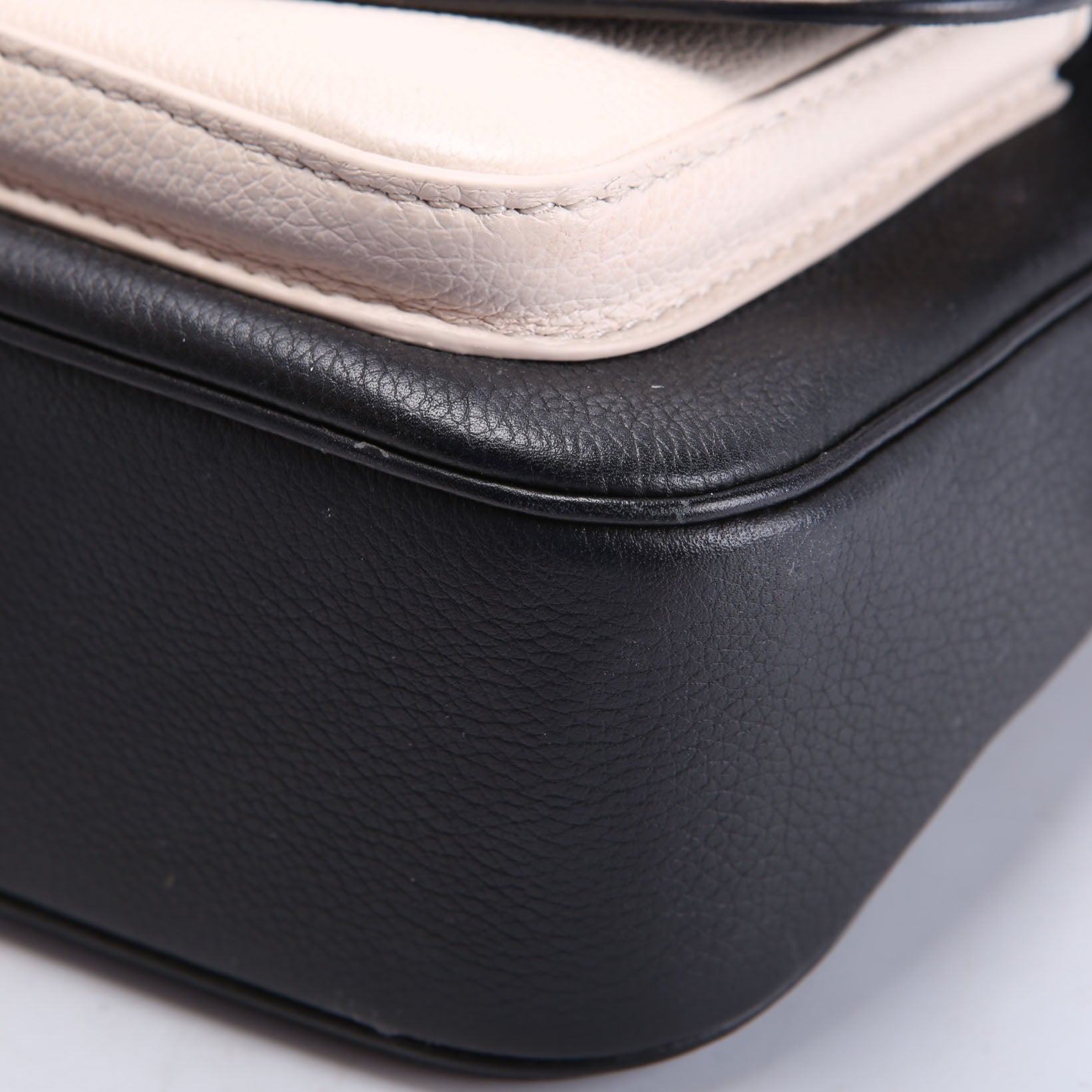 Lockme Tender Supple Calfskin Black/Cream