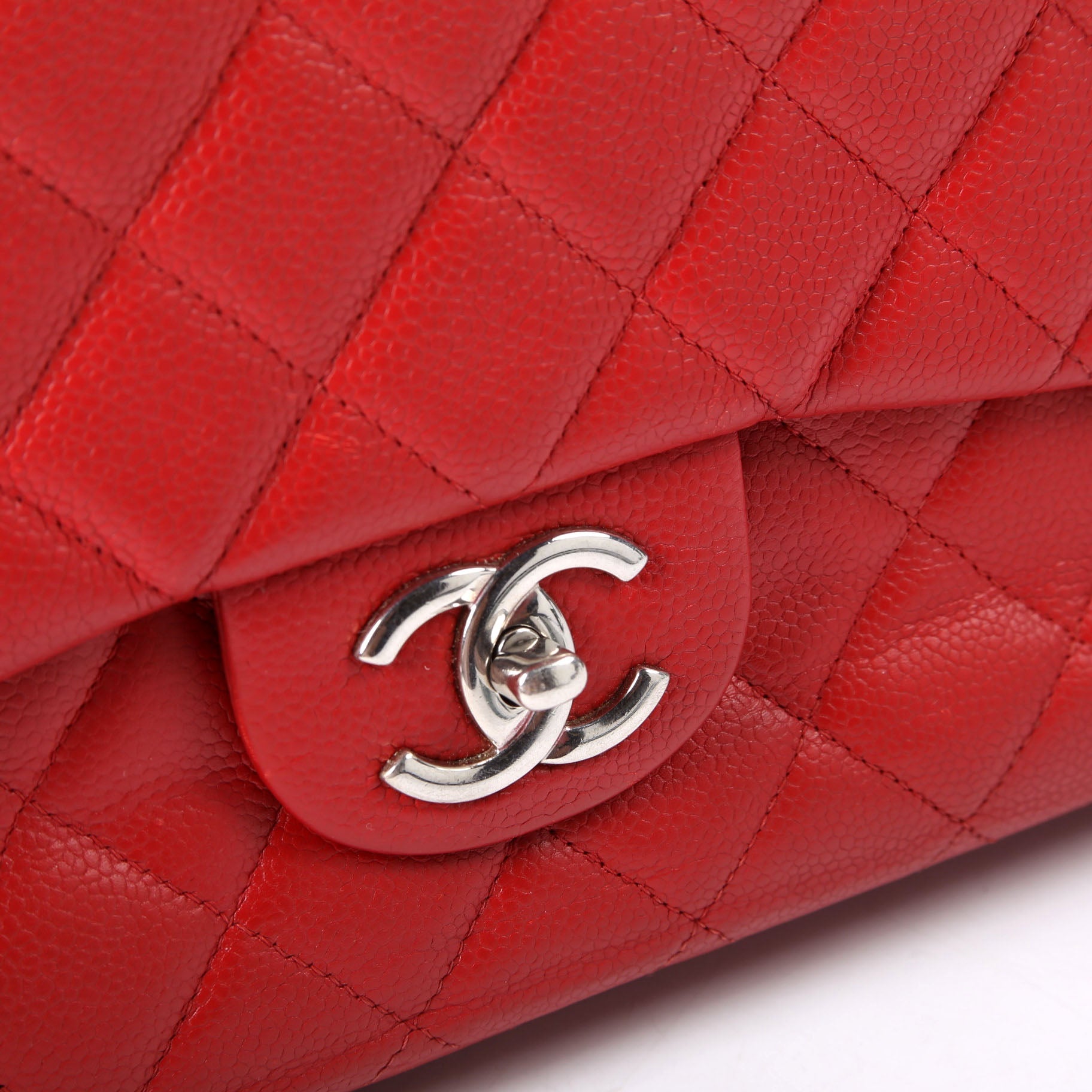 Classic Flap Max Caviar 18M Red
