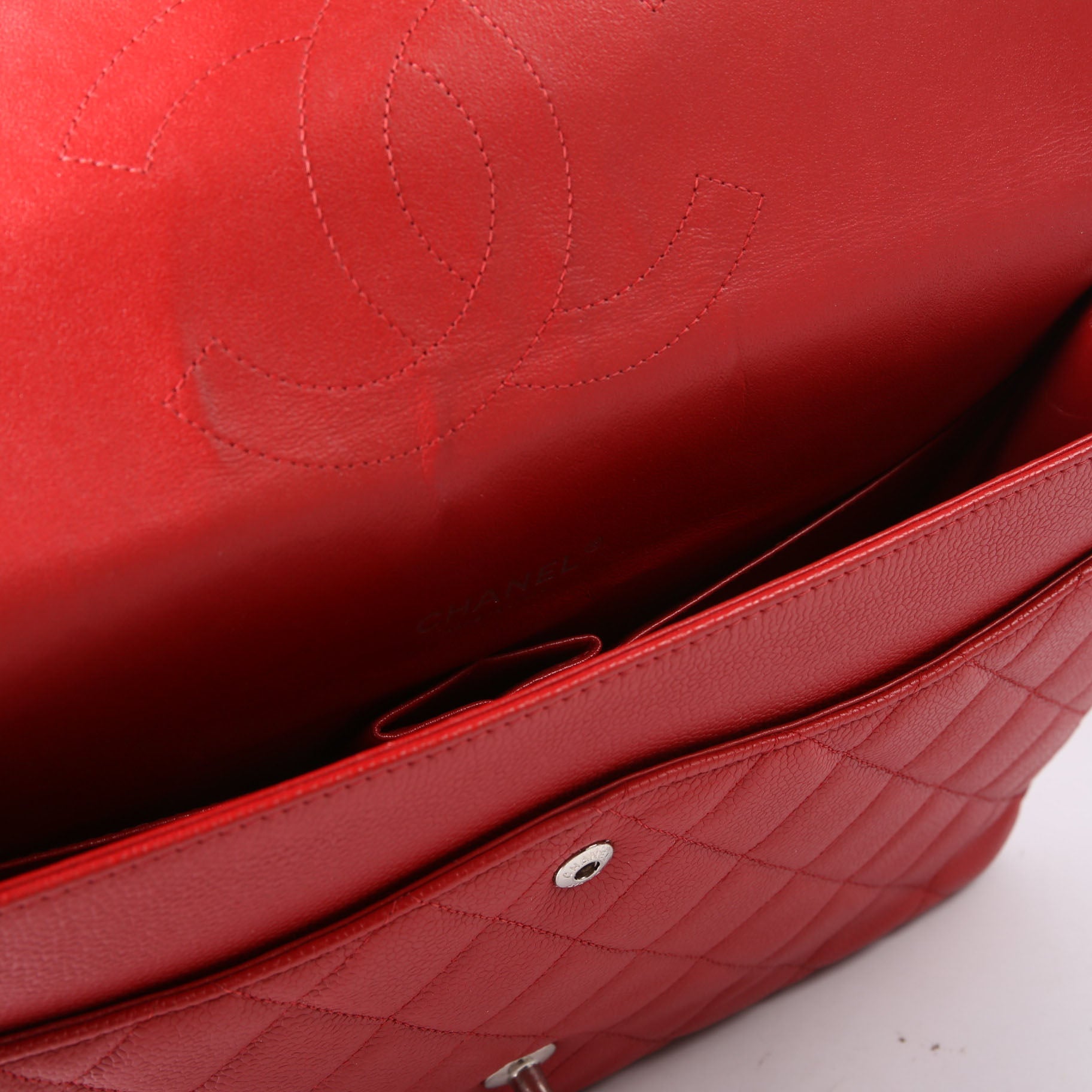 Classic Flap Max Caviar 18M Red