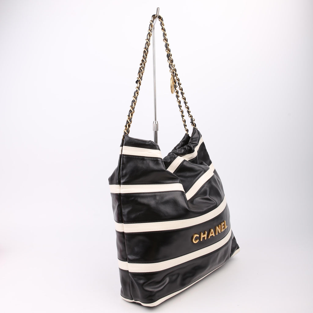 Chanel 22 Quilted Small Hobo RFID Black/White