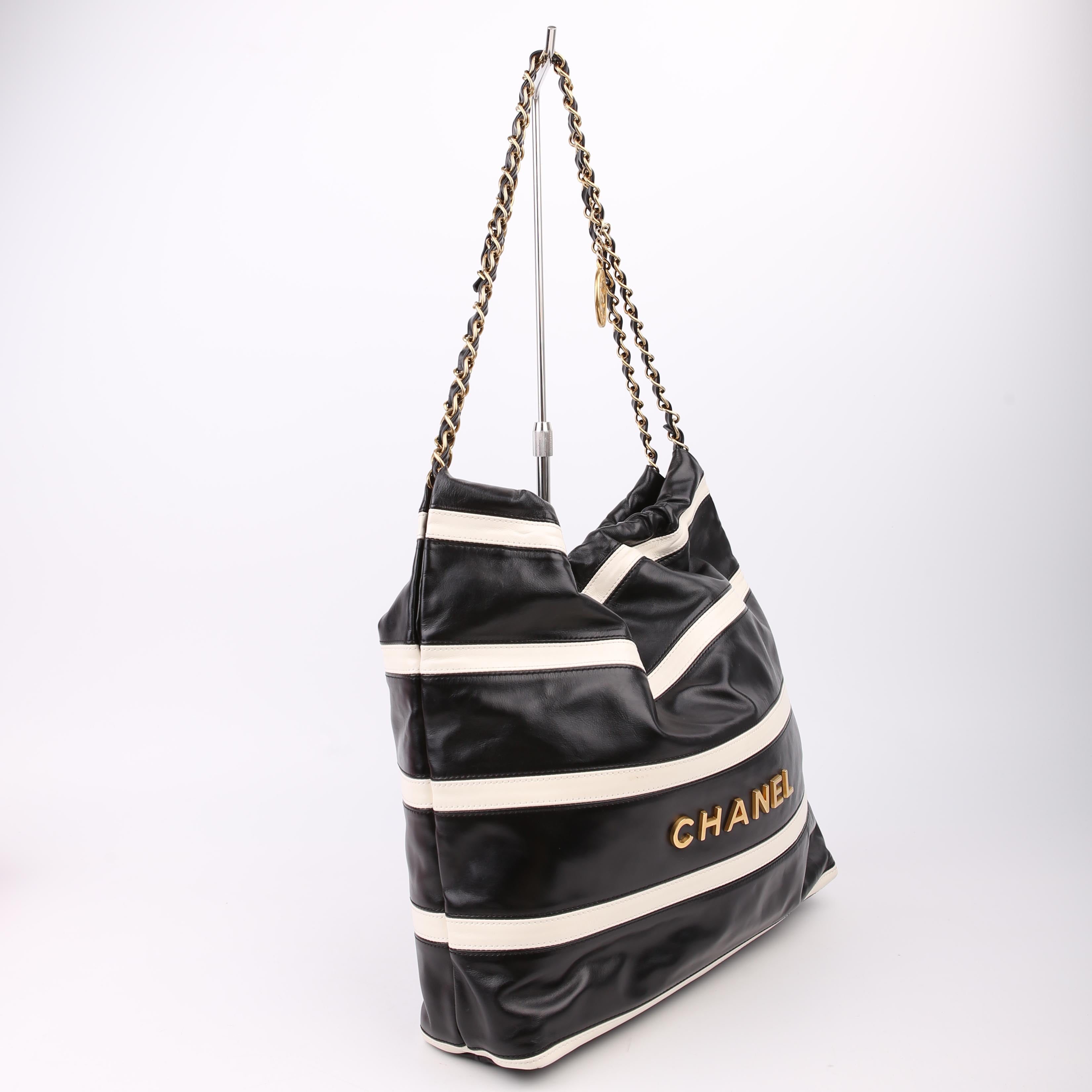 Chanel 22 Quilted Small Hobo RFID Black/White