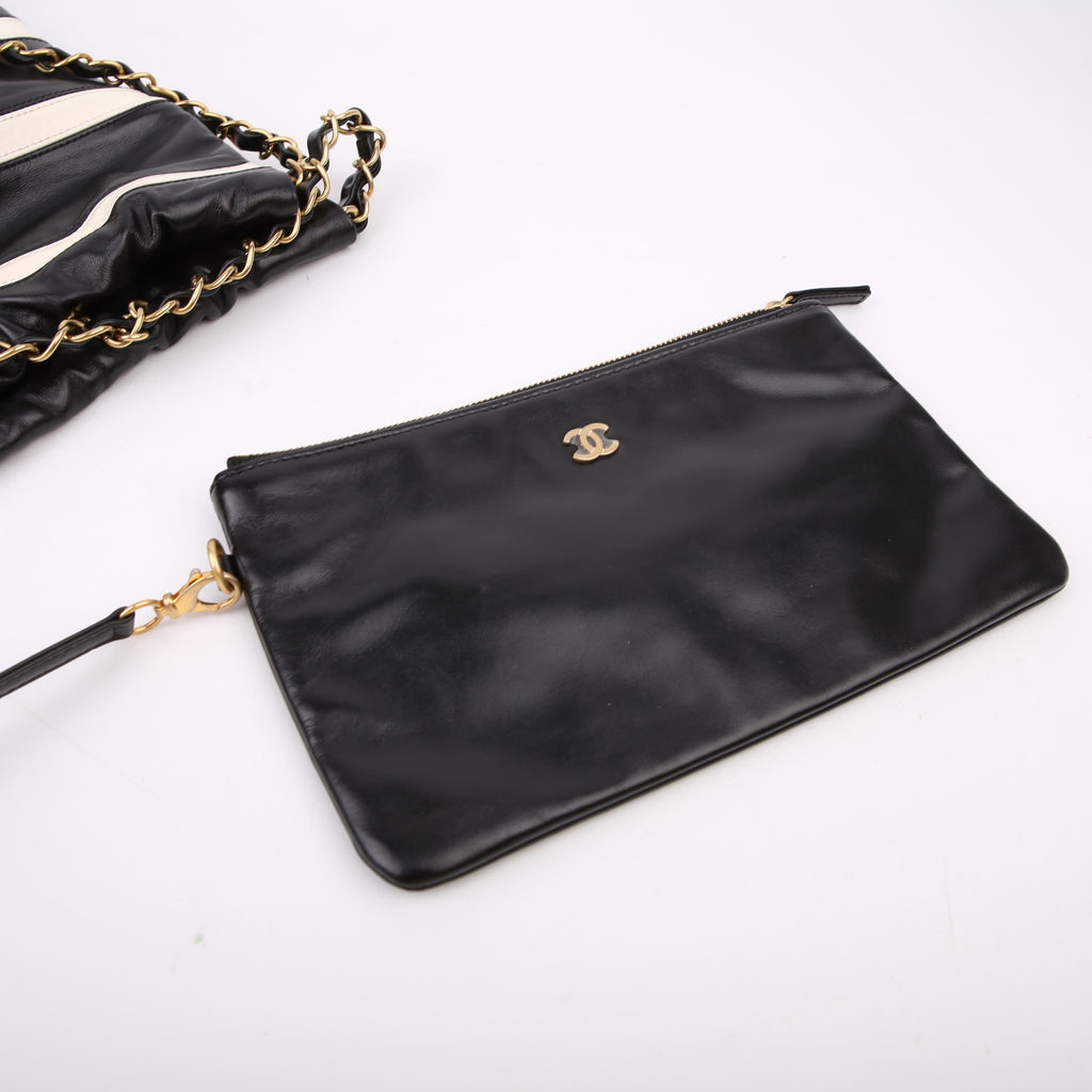 Chanel 22 Quilted Small Hobo RFID Black/White