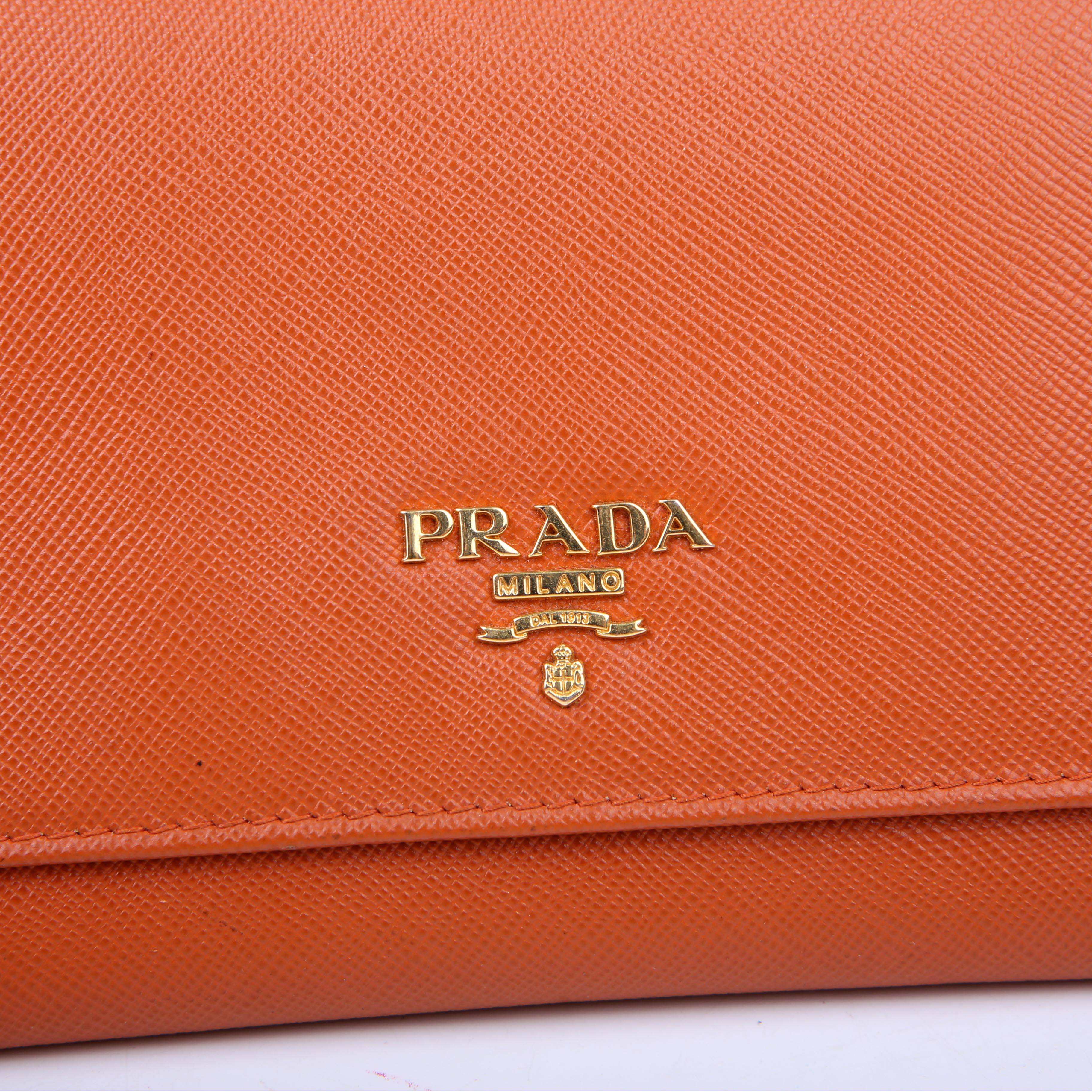 Saffiano Oro Wallet On Chain Orange