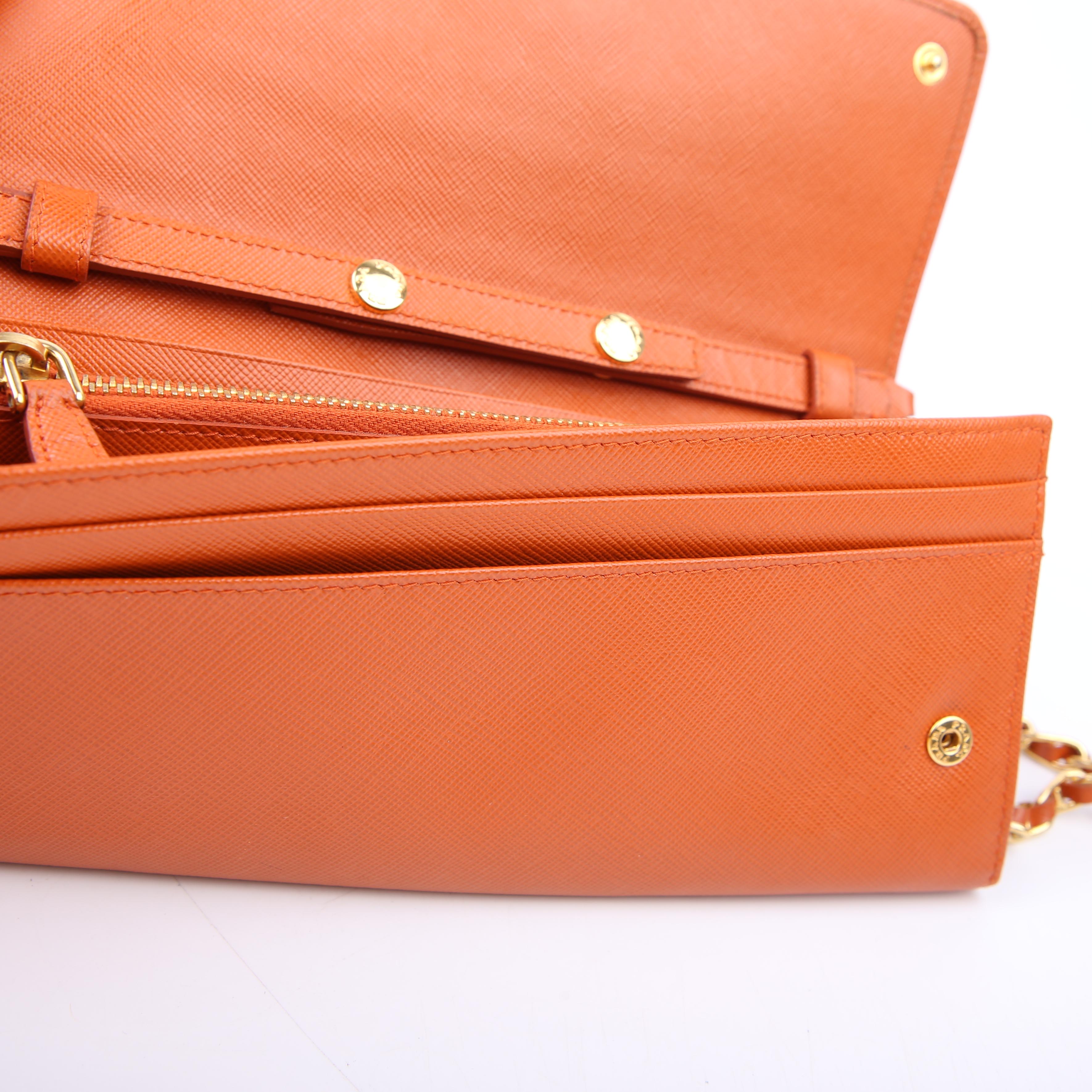 Saffiano Oro Wallet On Chain Orange