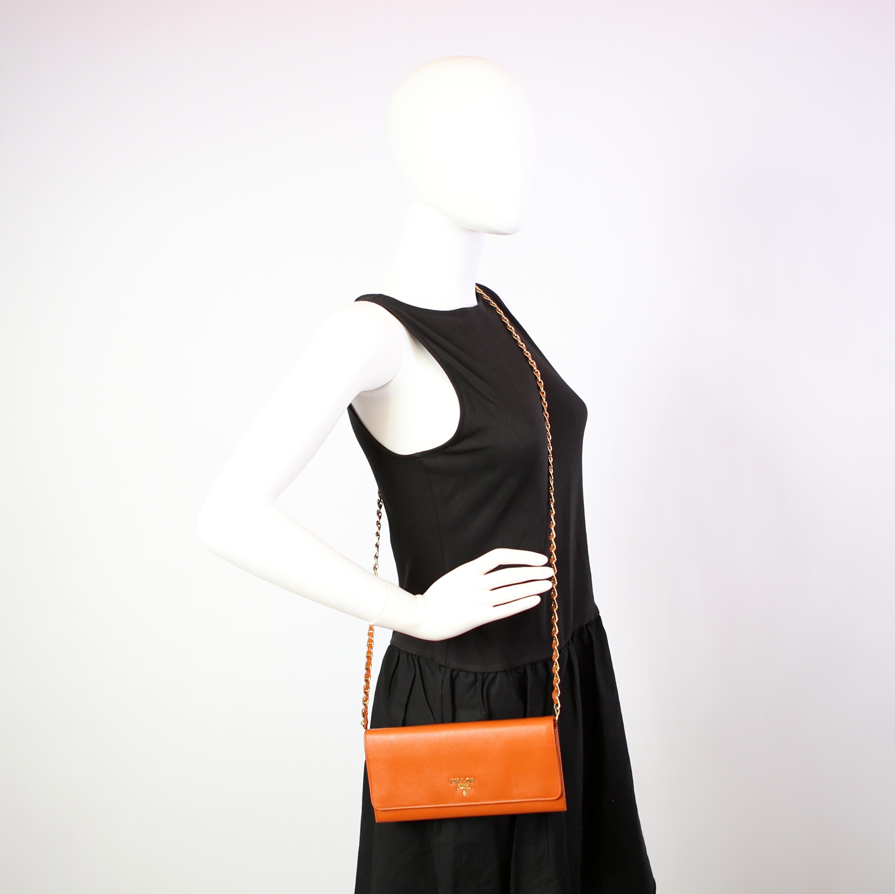 Saffiano Oro Wallet On Chain Orange
