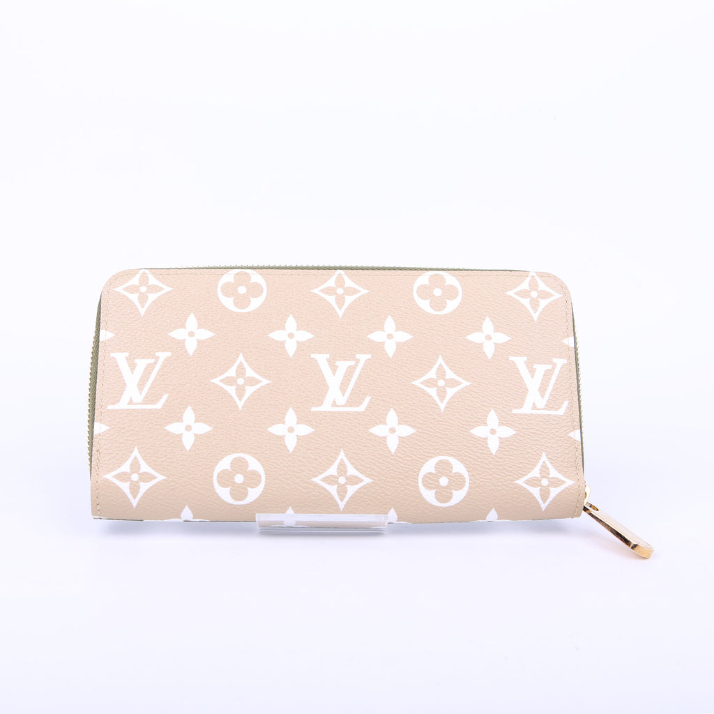 Zippy Wallet Giant Reverse Monogram Green
