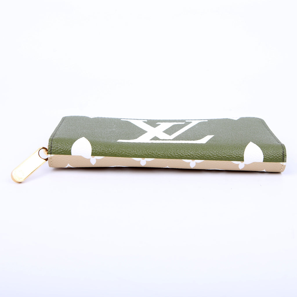 Zippy Wallet Giant Reverse Monogram Green