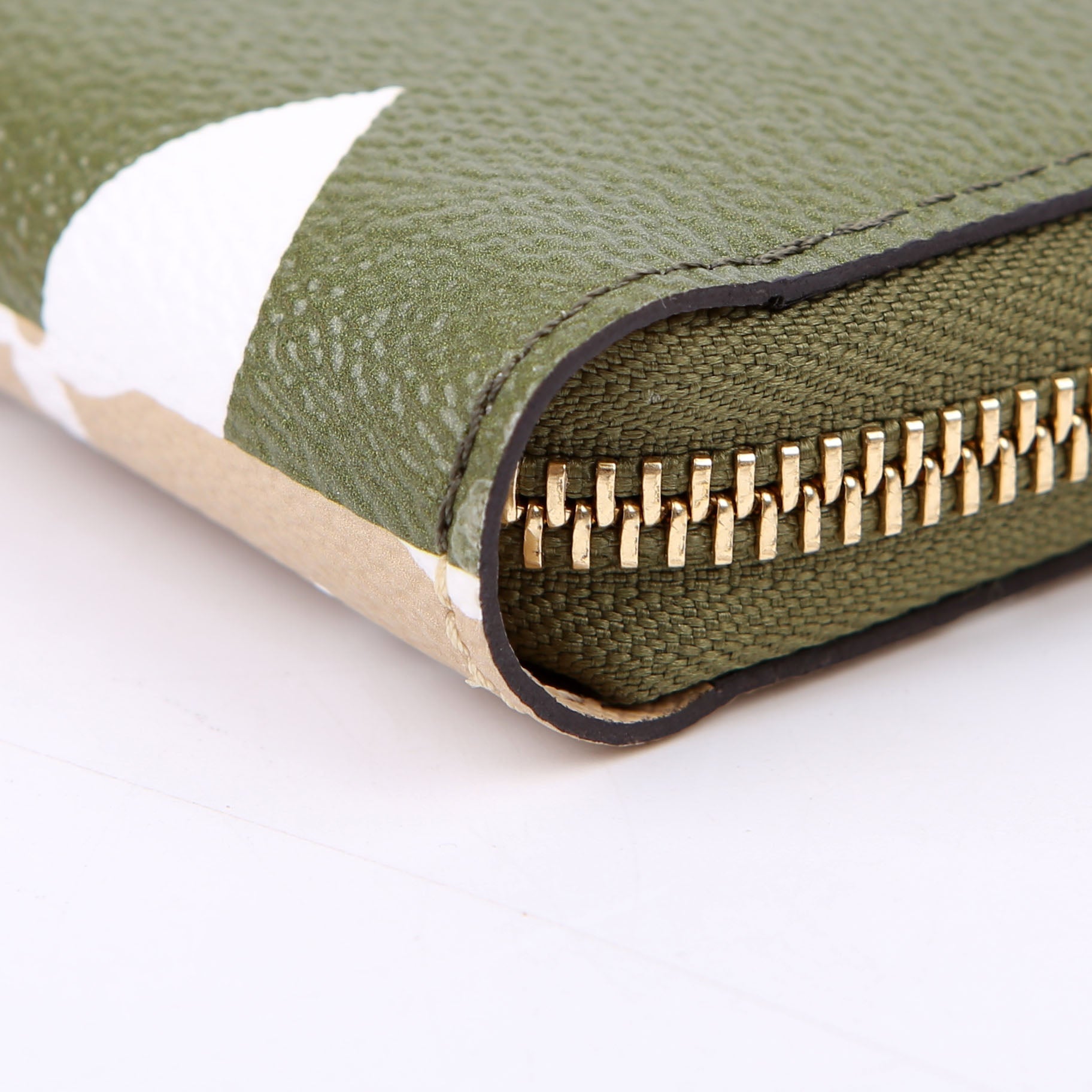 Zippy Wallet Giant Reverse Monogram Green