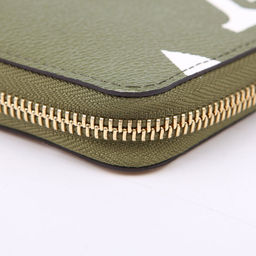 Zippy Wallet Giant Reverse Monogram Green