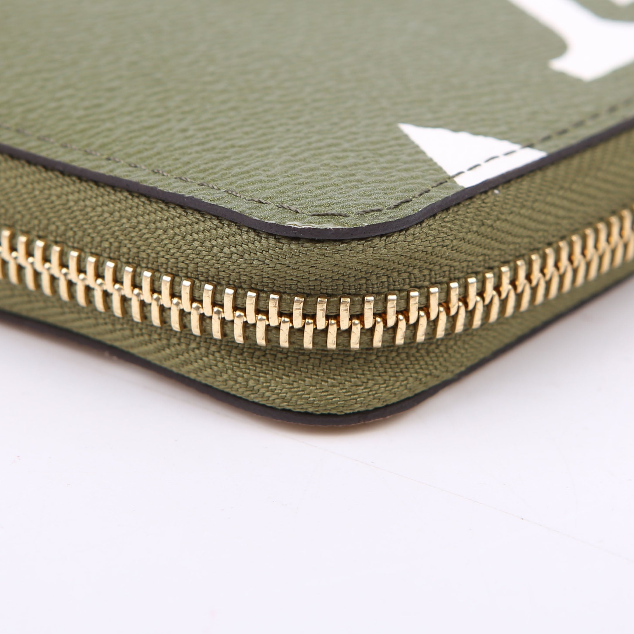 Zippy Wallet Giant Reverse Monogram Green