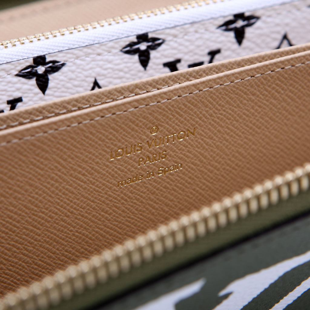 Zippy Wallet Giant Reverse Monogram Green