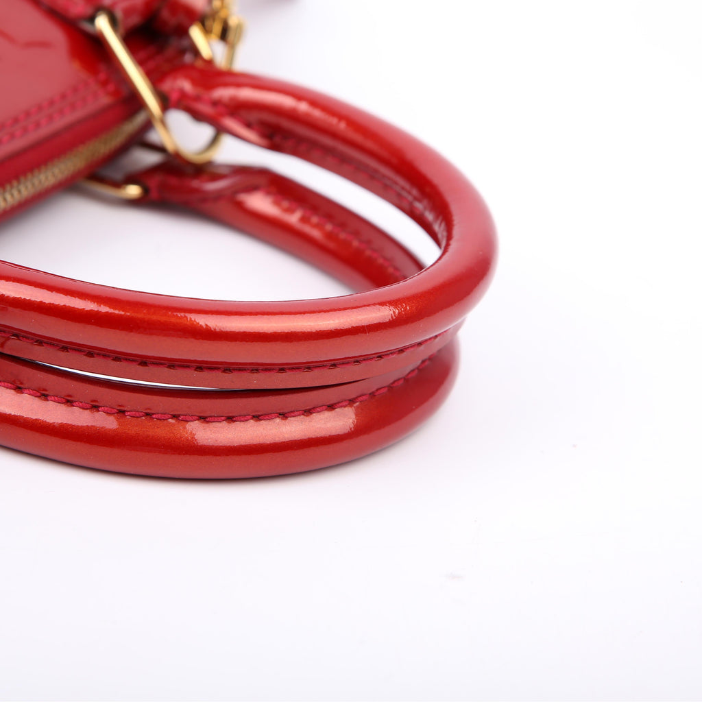 Alma BB Vernis Red