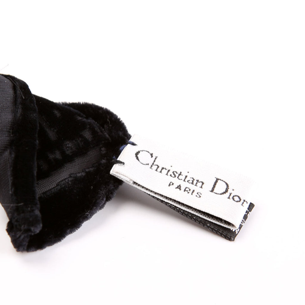 Chris 1947 Velvet Silk 90CM Scarf Black