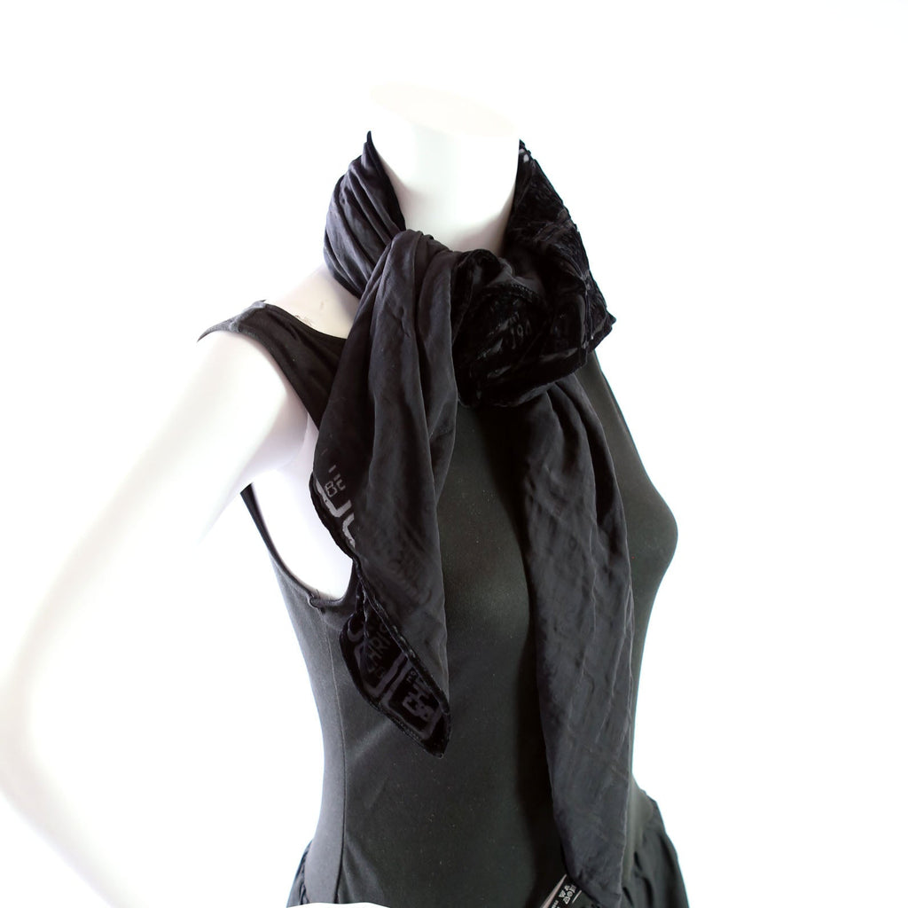 Chris 1947 Velvet Silk 90CM Scarf Black