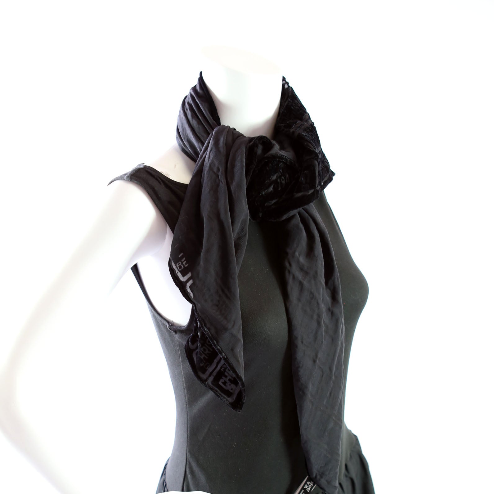 Chris 1947 Velvet Silk 90CM Scarf Black
