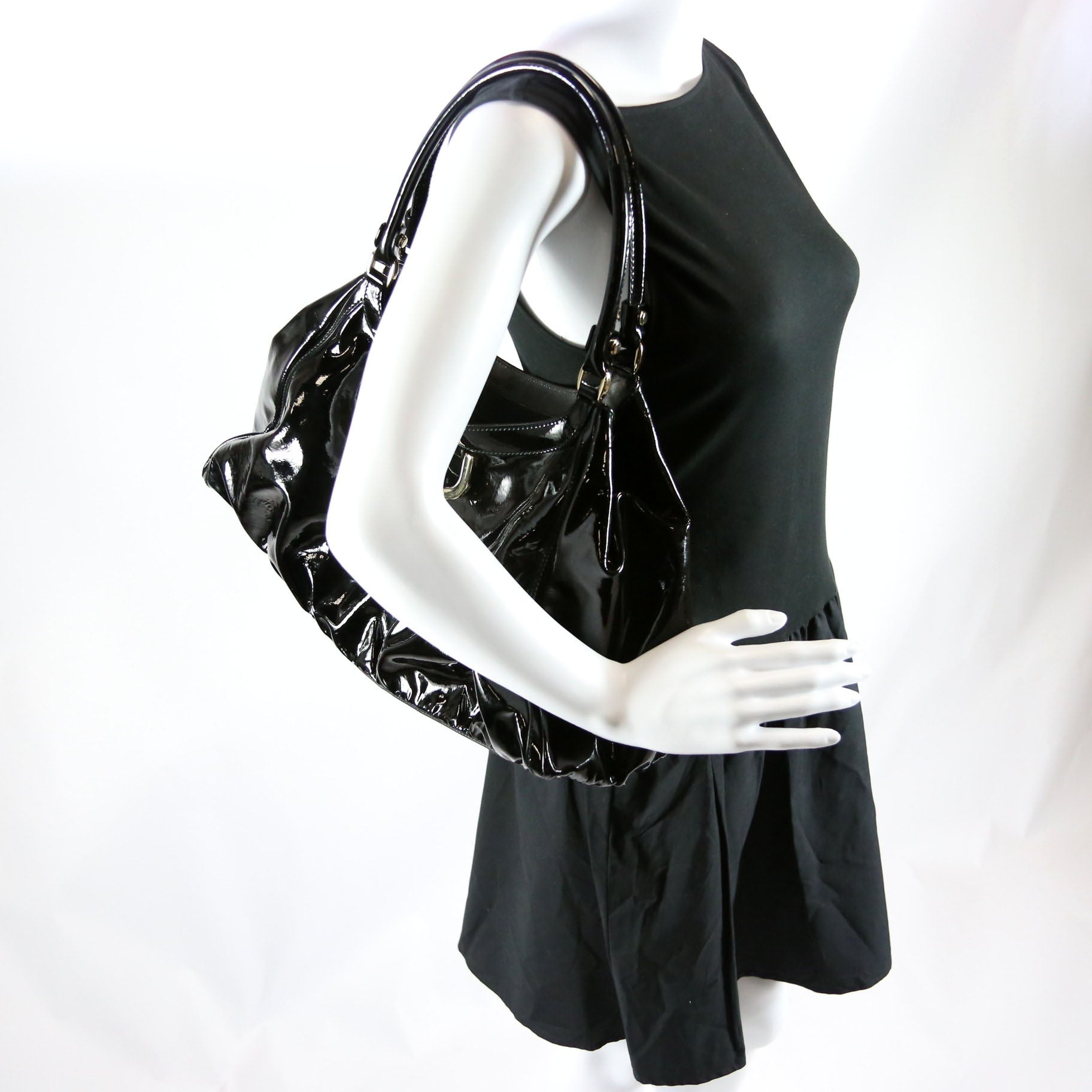 189835 Patent D Ring Large Hobo Black