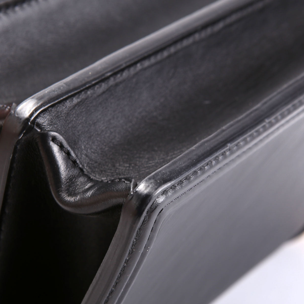 Dauphine MM Epi Black